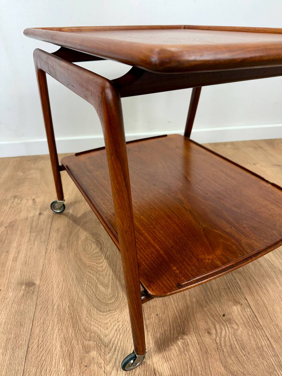 MK trolley by Arne Hovmand-Olsen