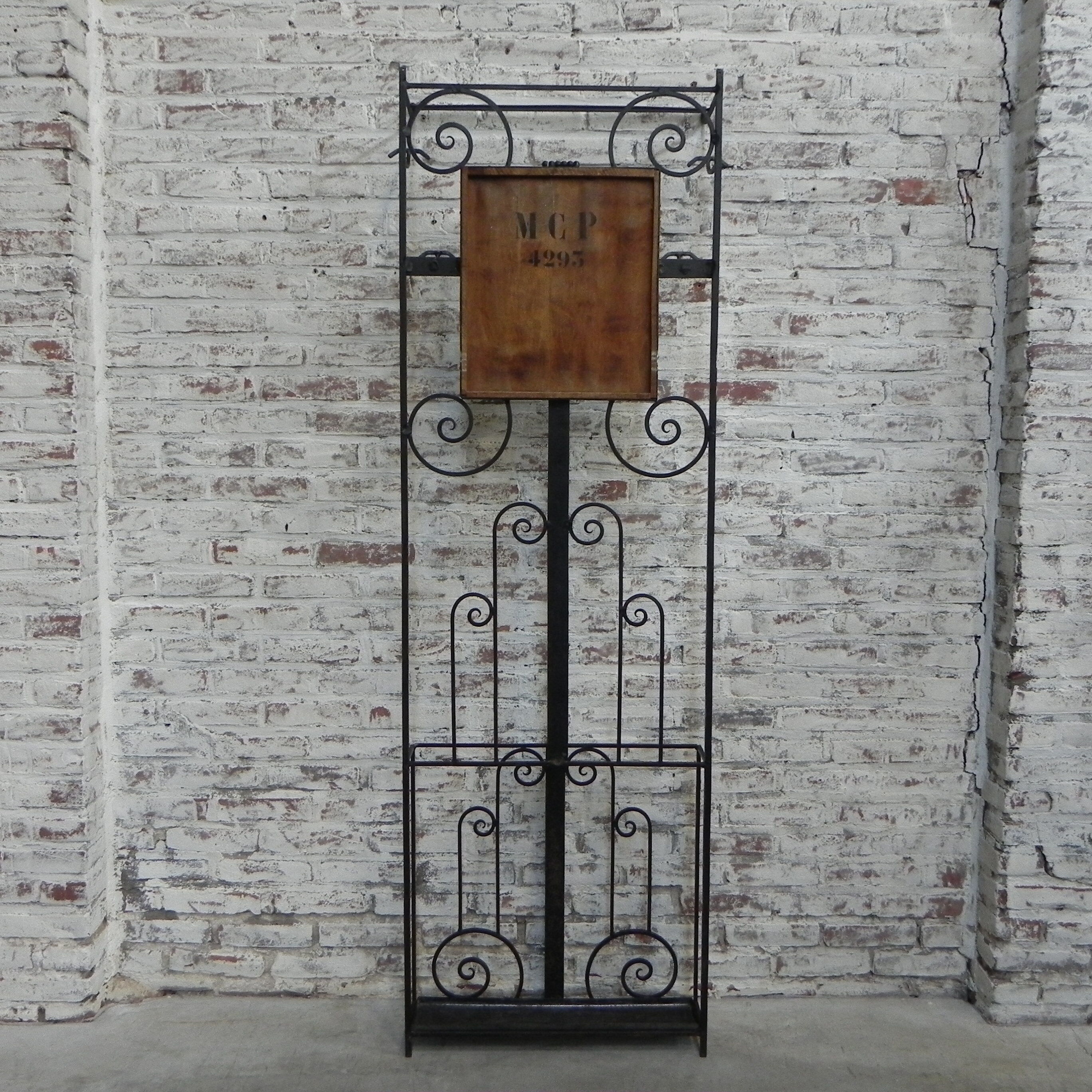 Standing Art Deco coat rack