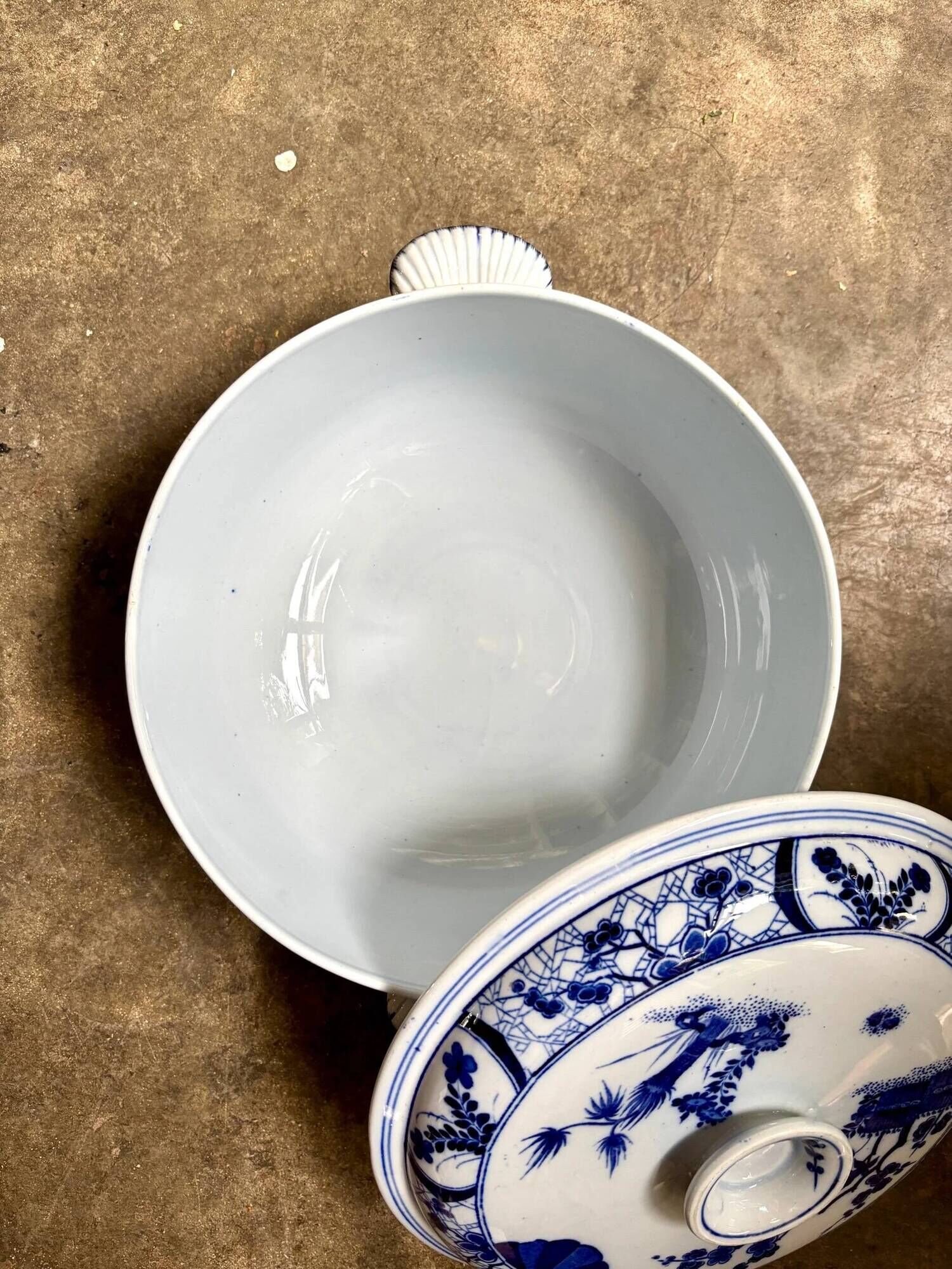 Large soup tureen Creil & Montereau in blue ironstone, "Japan" service.