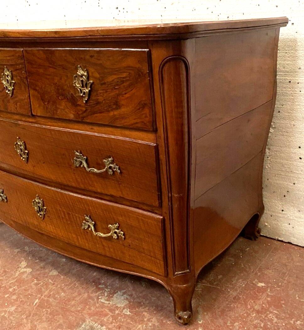 Louis XV curved chest of drawers in solid walnut Period 18th century