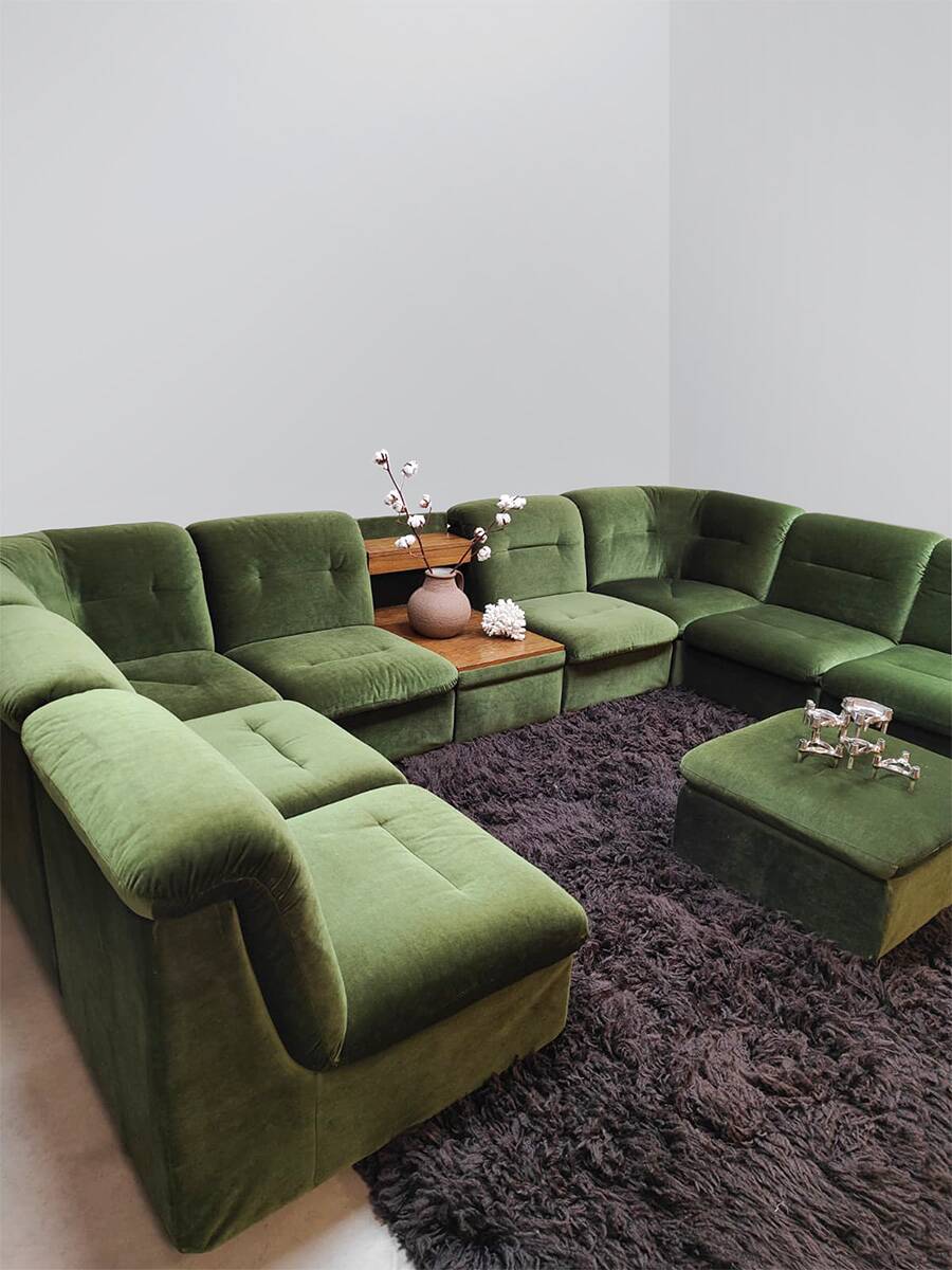 Canapé vintage modulable en velours "Green Spirit"