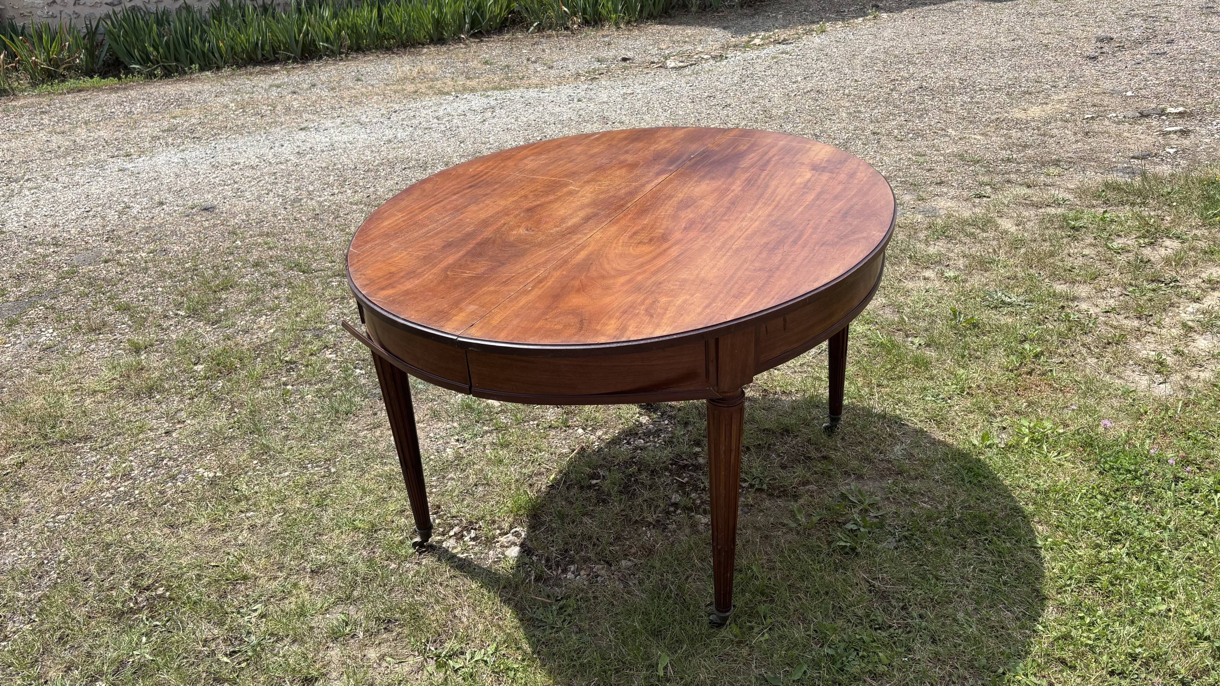 Grande table ovale Louis XVI d'époque en acajou