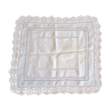 Centre de table en dentelle 40 x 44 cm