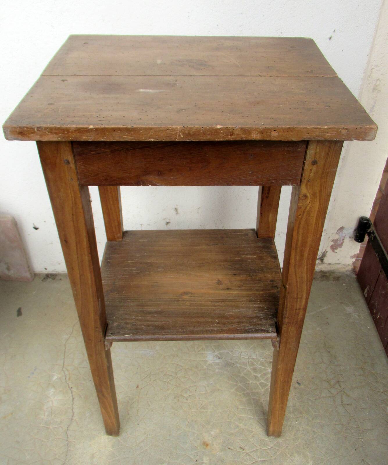 Toute petite table d'appoint