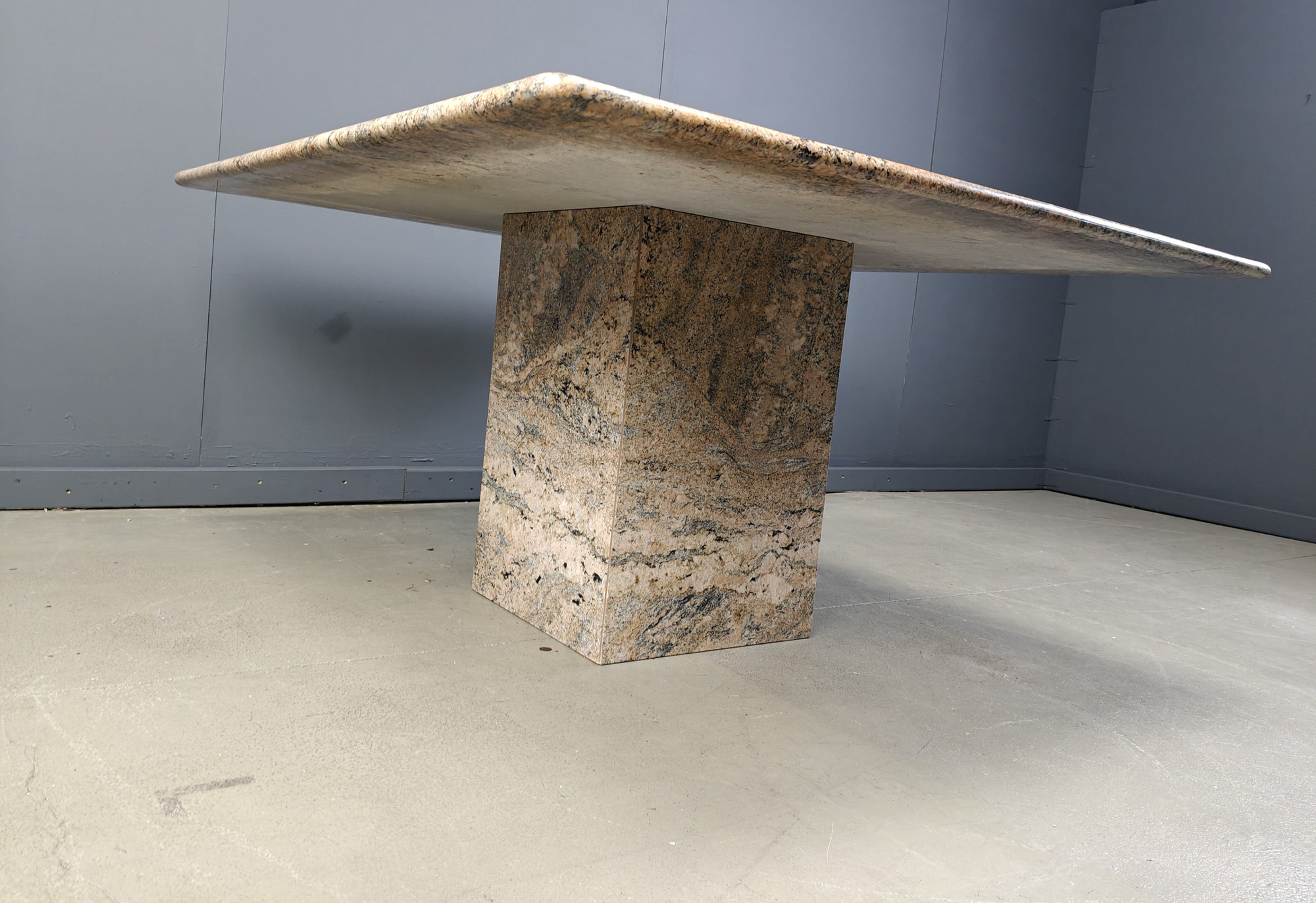 Table à manger en granit carré vintage, années 1970