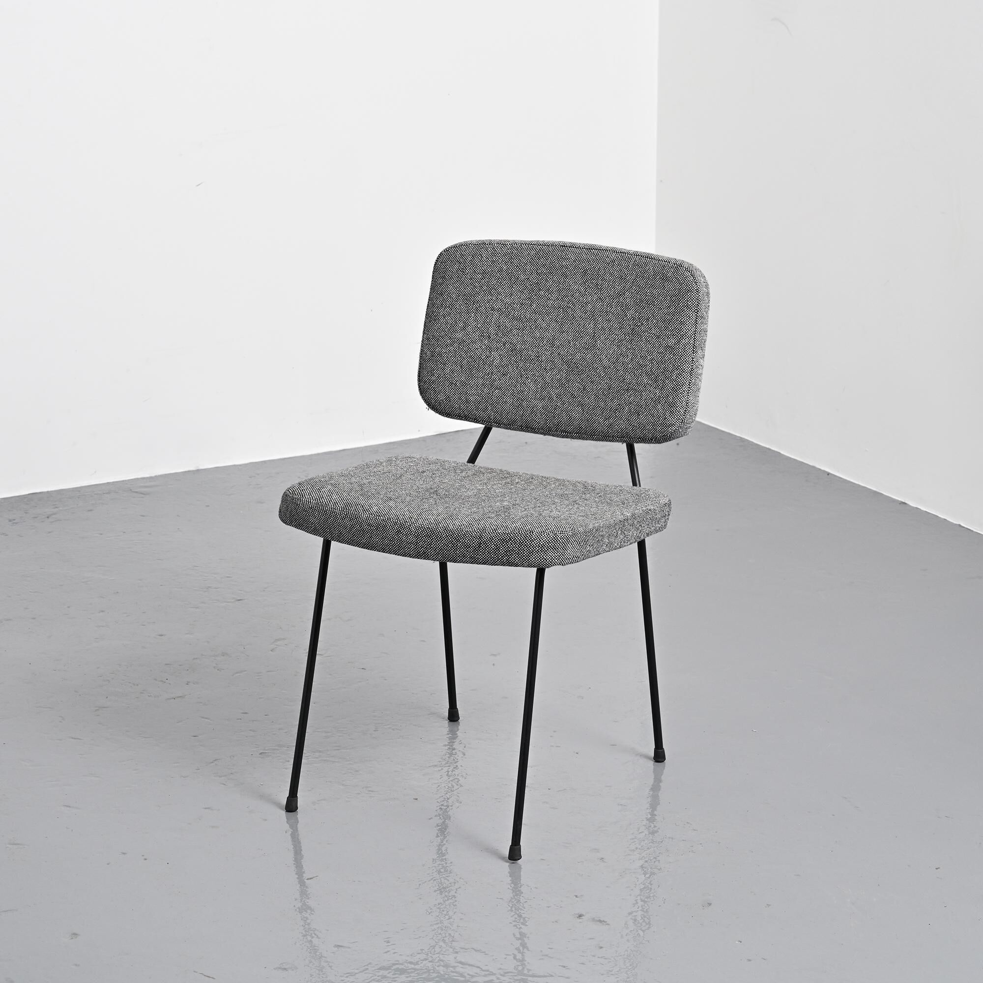 Set of 8 F0907 Moulin chairs by Pierre Paulin, Artifort around 2000.