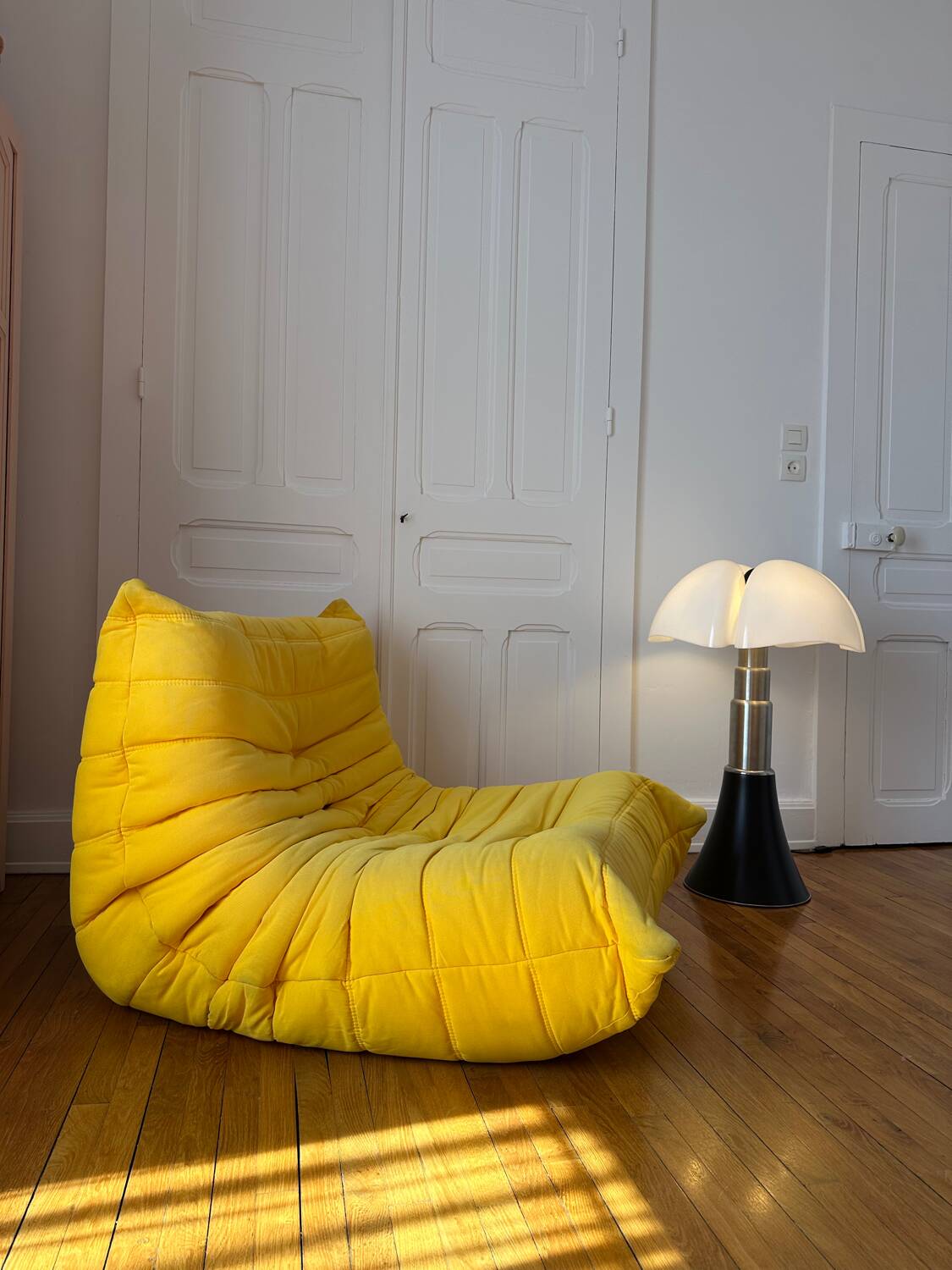 Chauffeuse Togo par Michel Ducaroy pour Ligne Roset