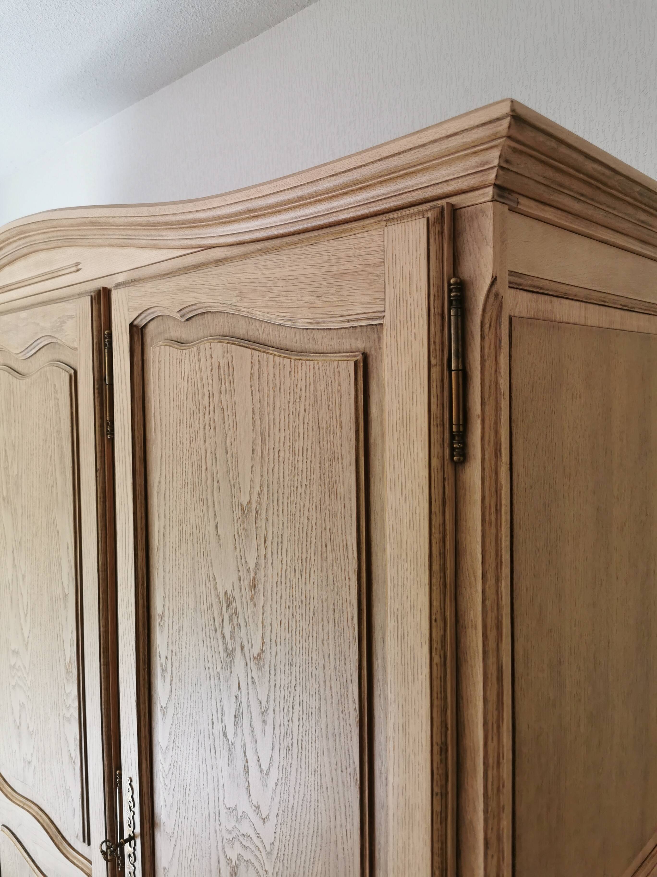 Antique wardrobe with 3 doors