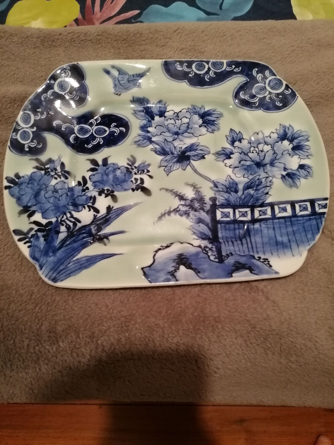 Rectangular dish 19th century Celadon green background Imari Japan