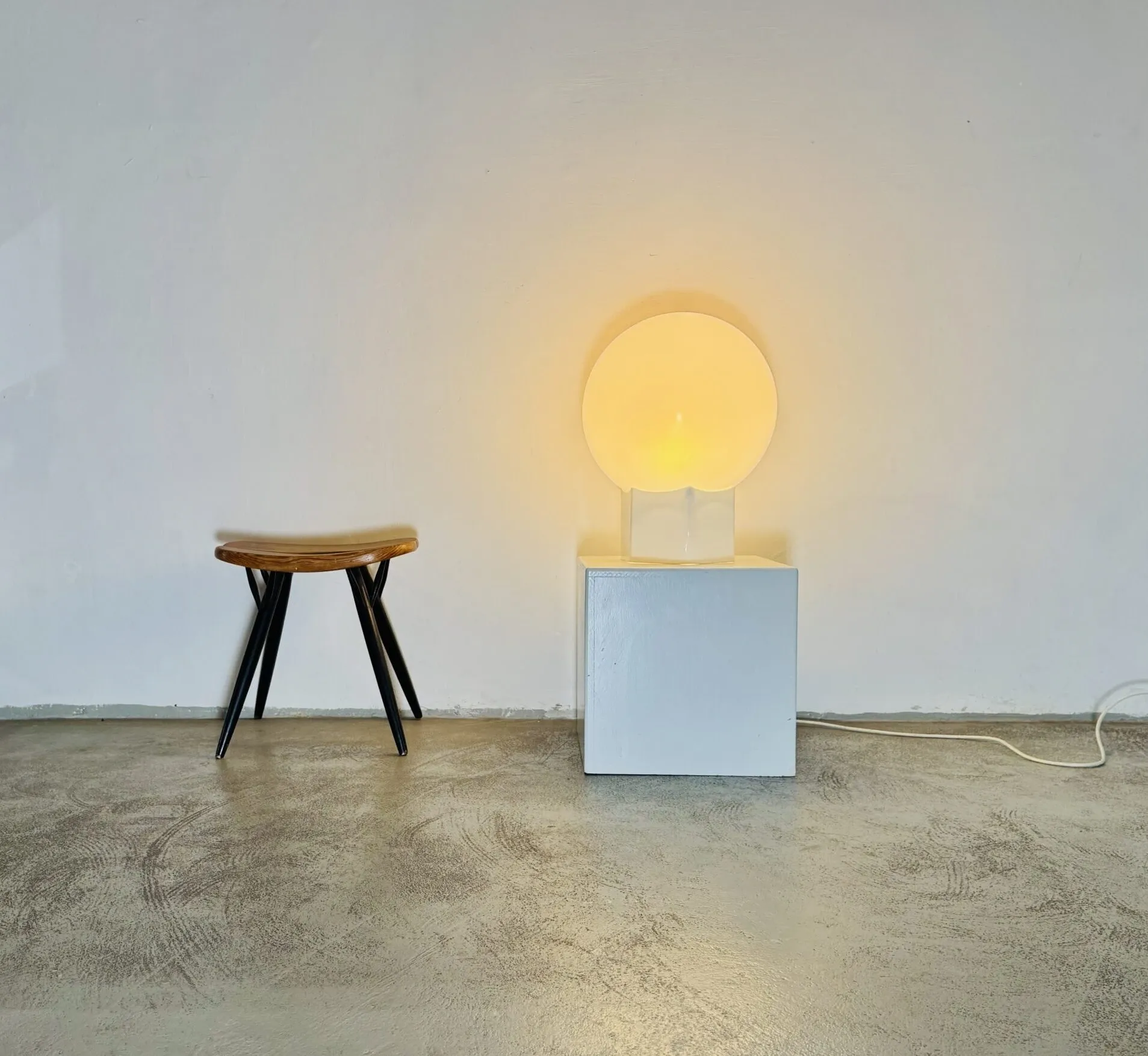 D-2152 Sphere Table Lamp By Raak Amsterdam, The Netherlands 1980S