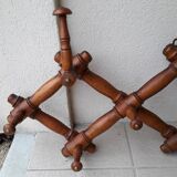 Extendable wooden coat rack
