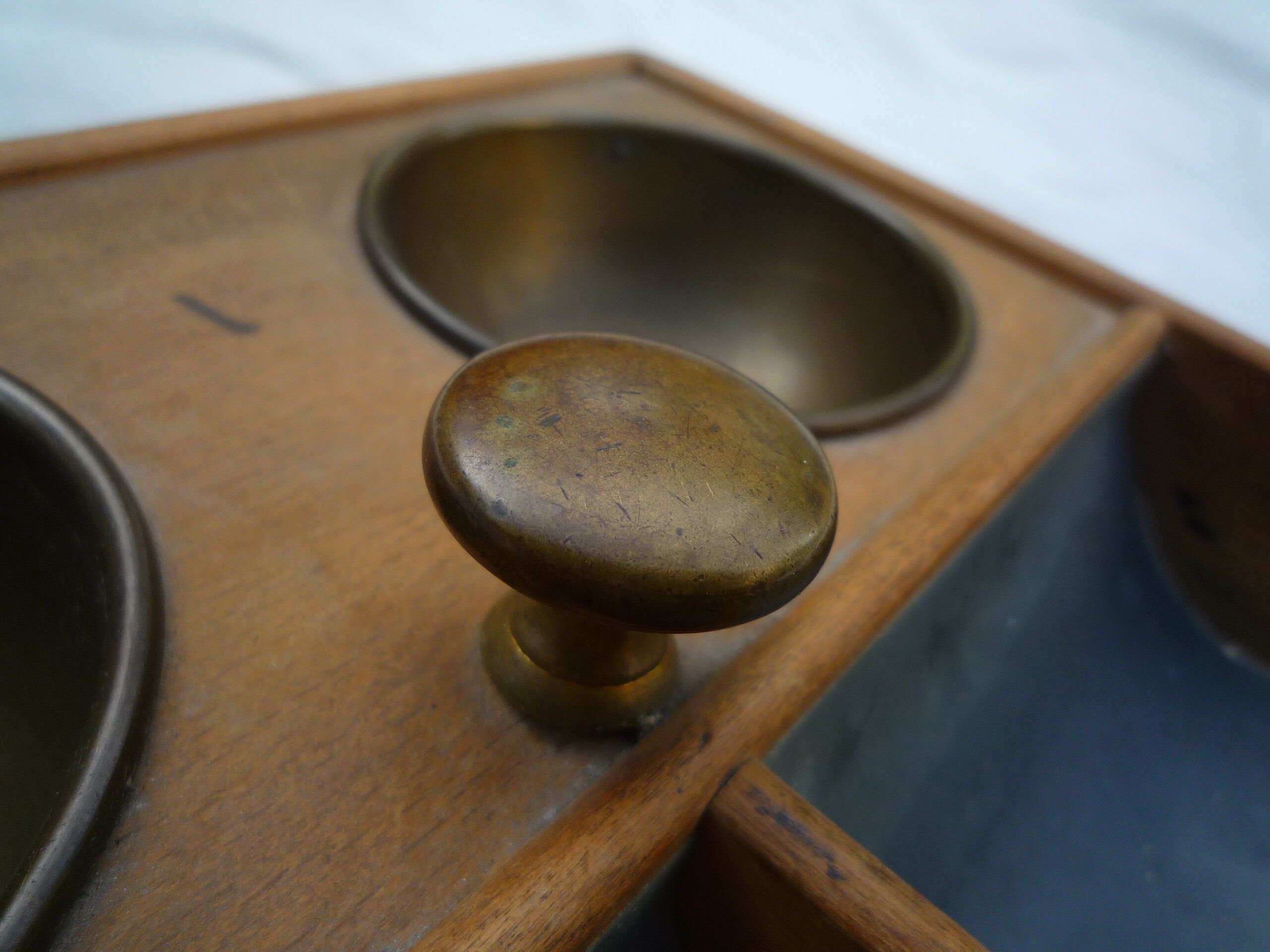 Former counter, wood and metal mint