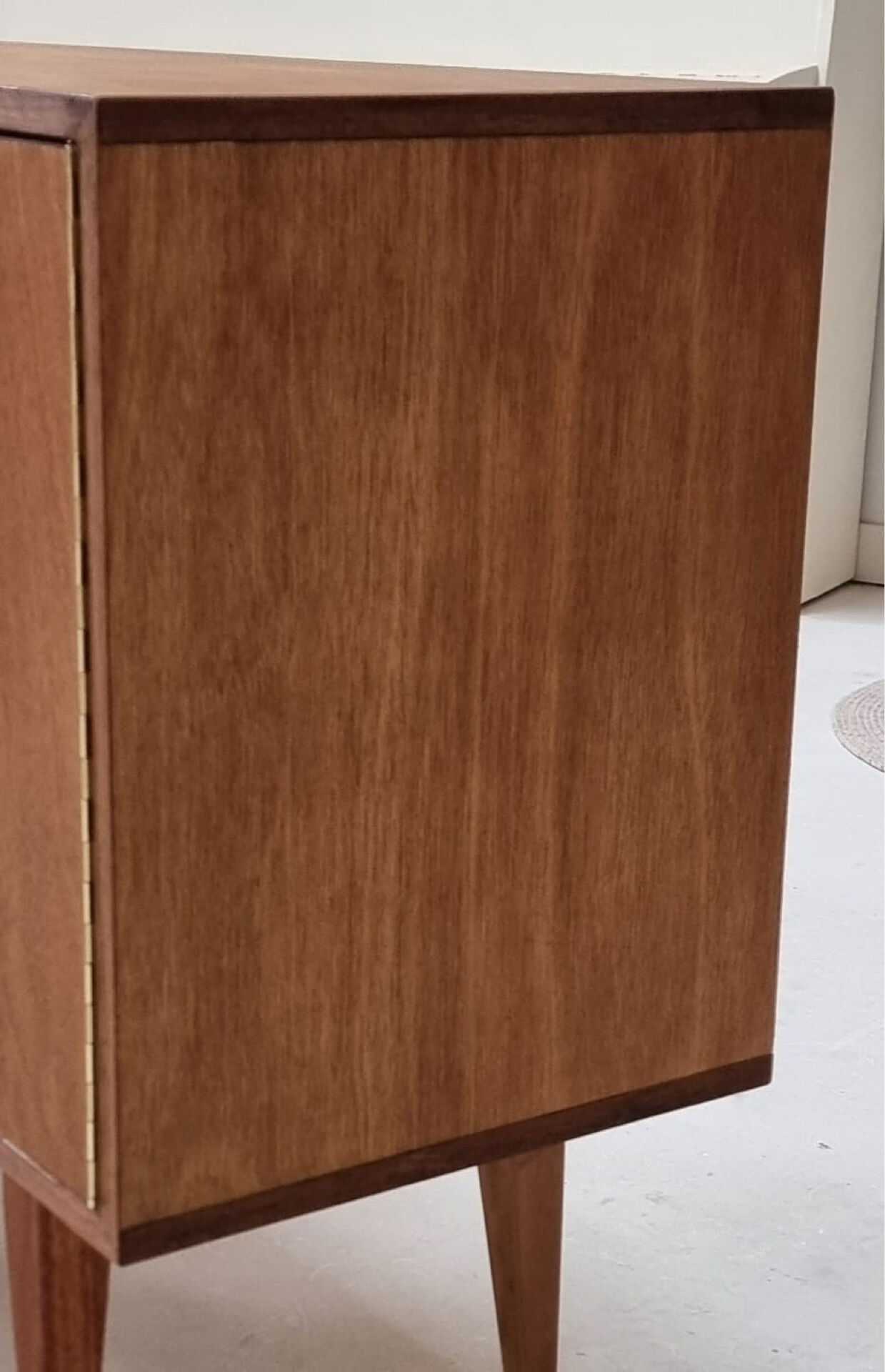 Vidar record cabinet