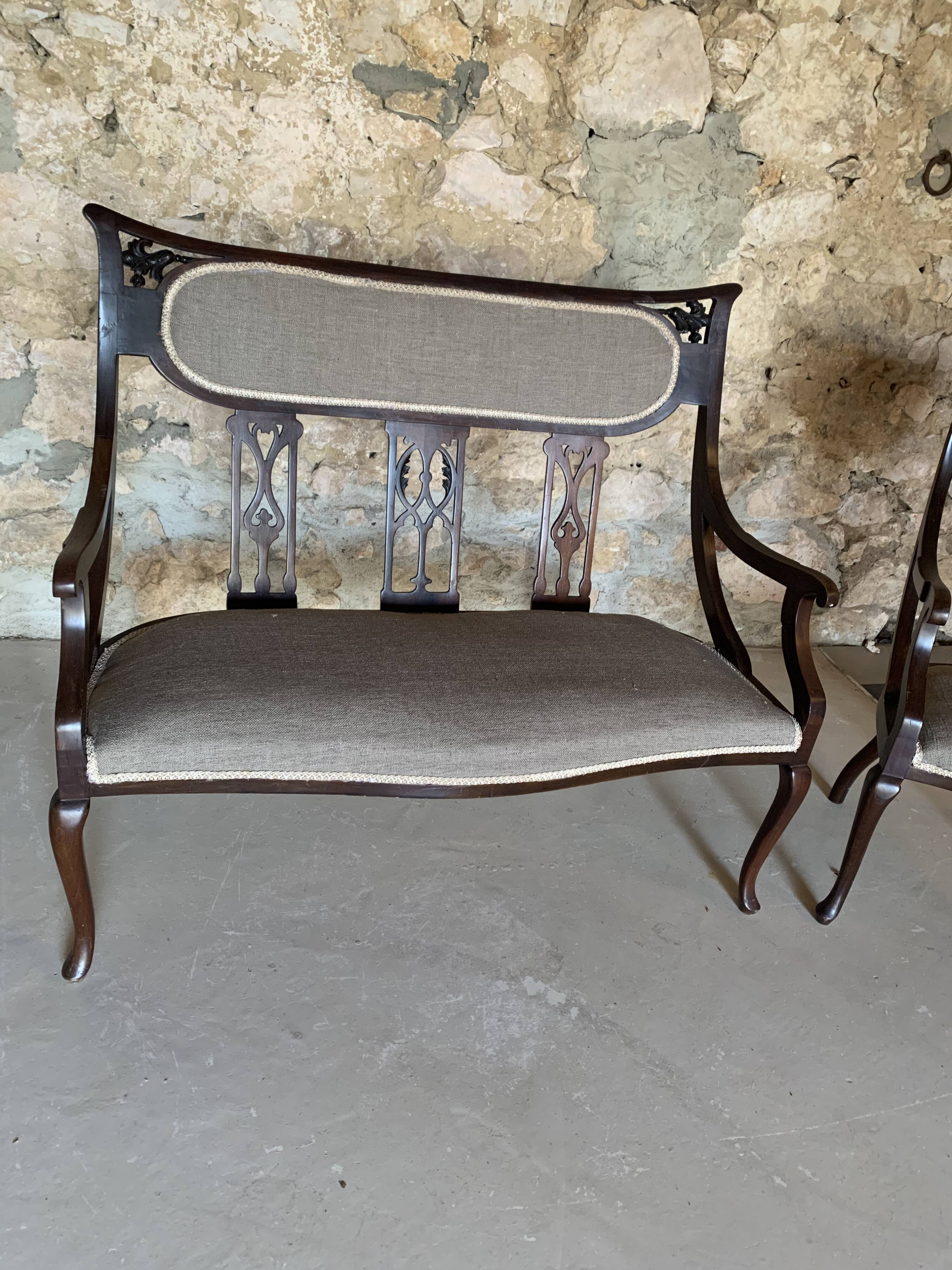 Bench and its two chairs