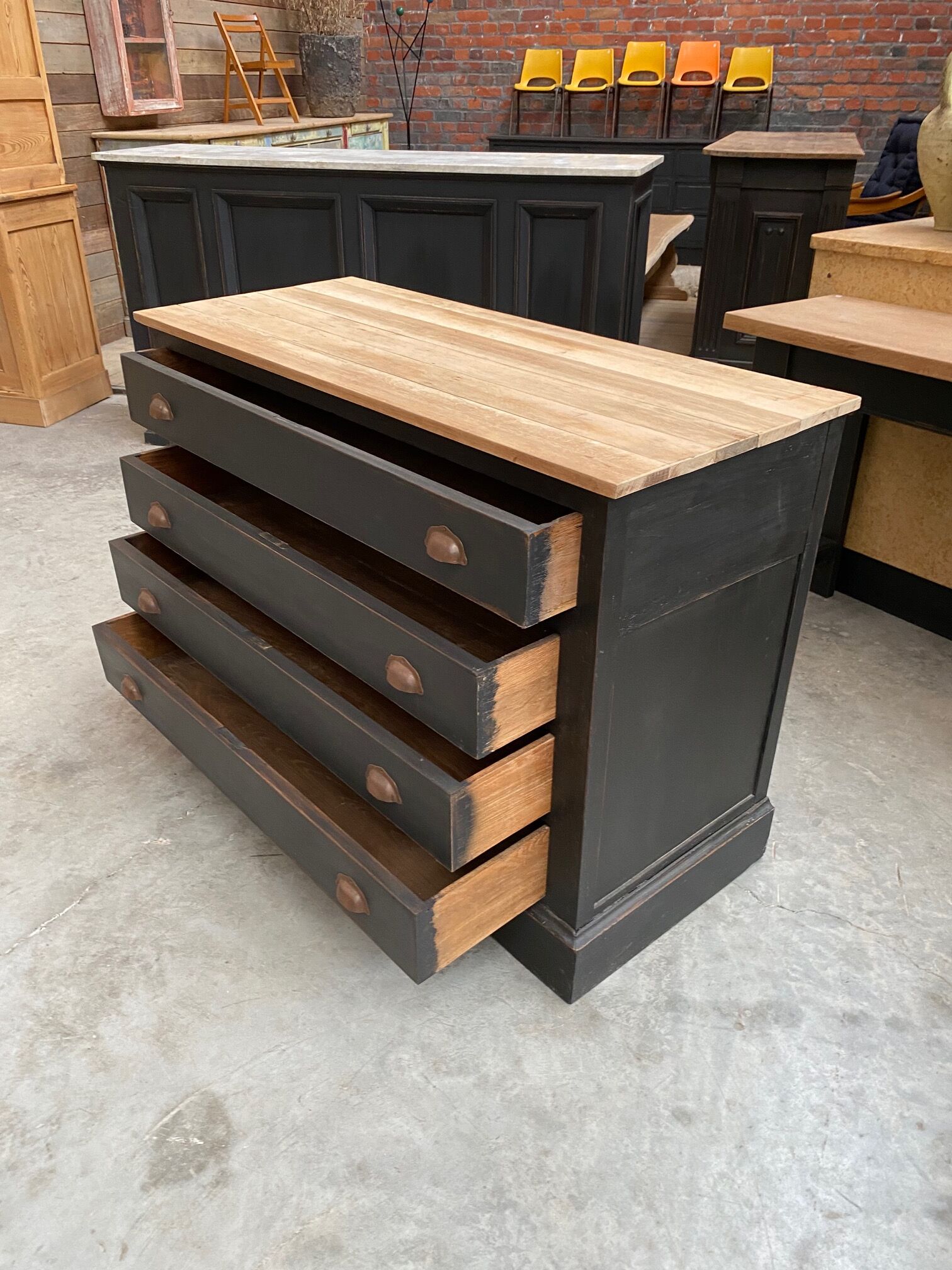 Chest of drawers early twentieth century