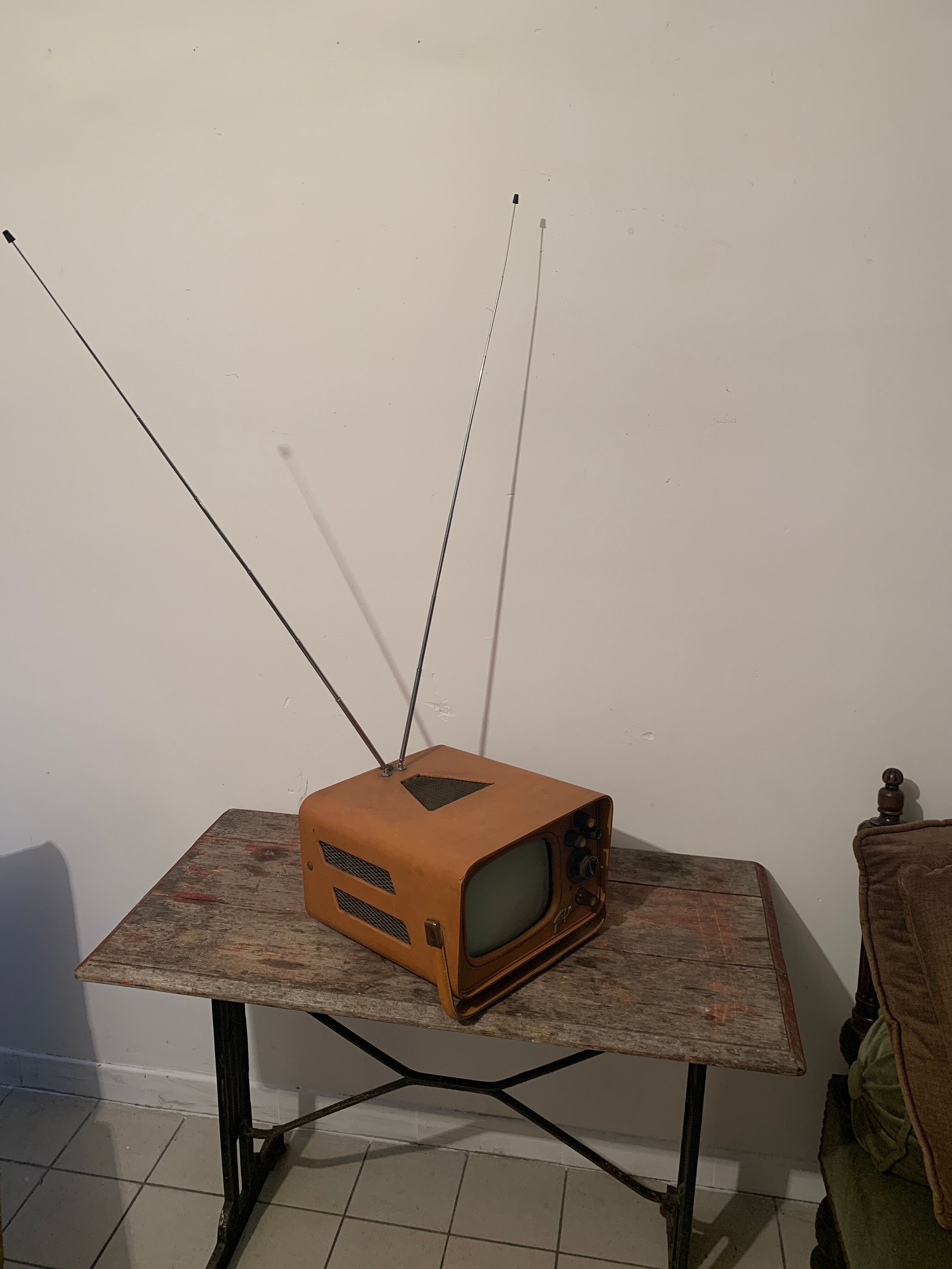 Télévision portable vintage années 60 1960