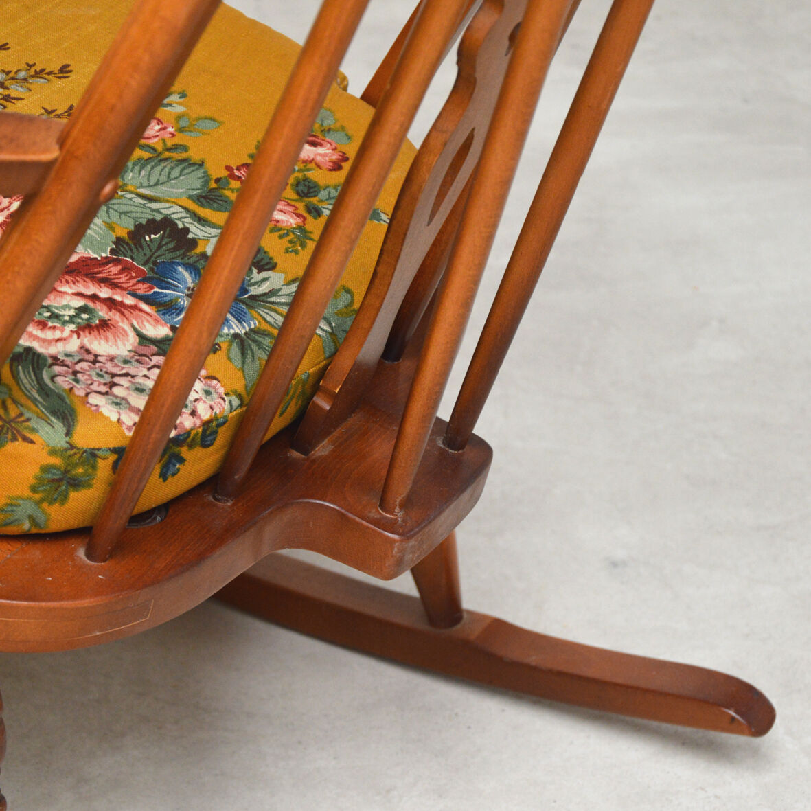 Rocking English Windsor 1950