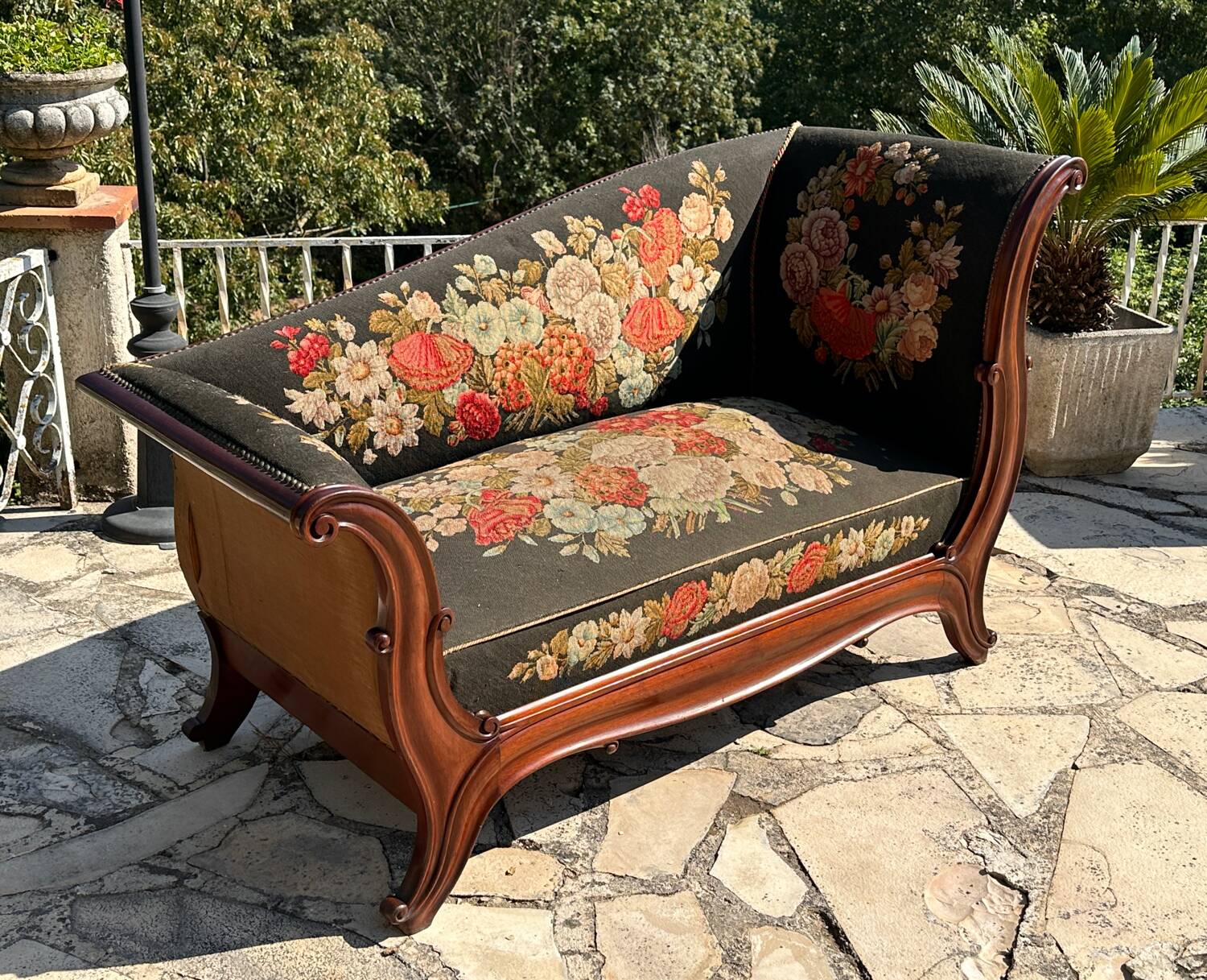 Small Meridian in solid mahogany from the 19th century Restoration period