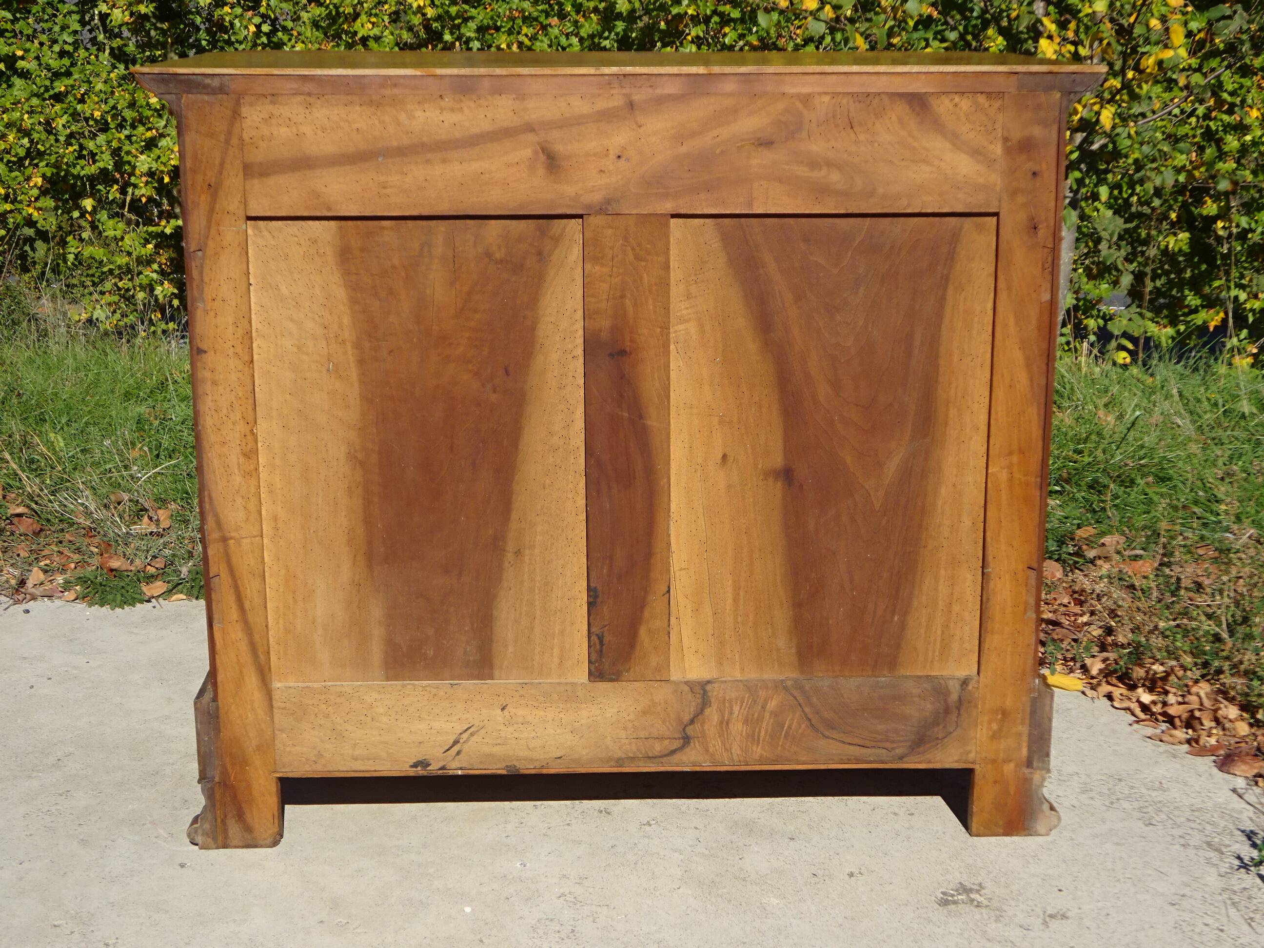 Commode en noyer et ronce de noyer style Louis Philippe