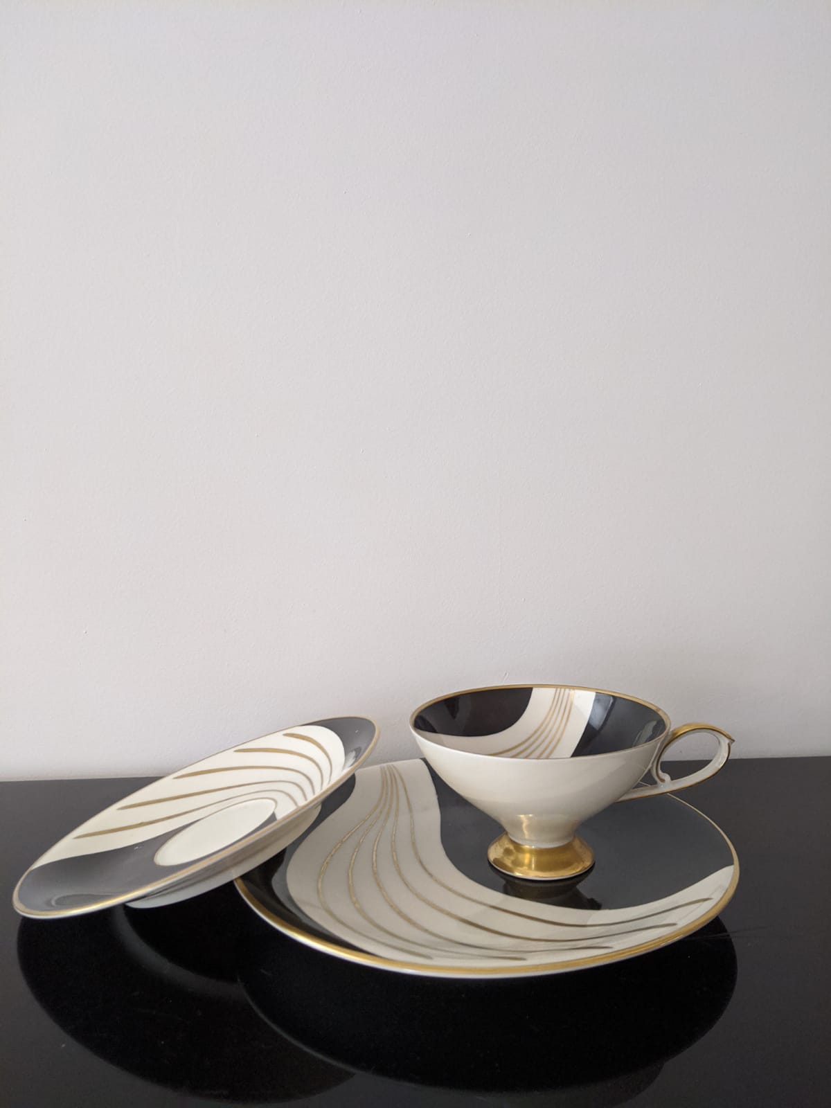 Tea cup with saucer and its vintage Art Deco style dessert plate.