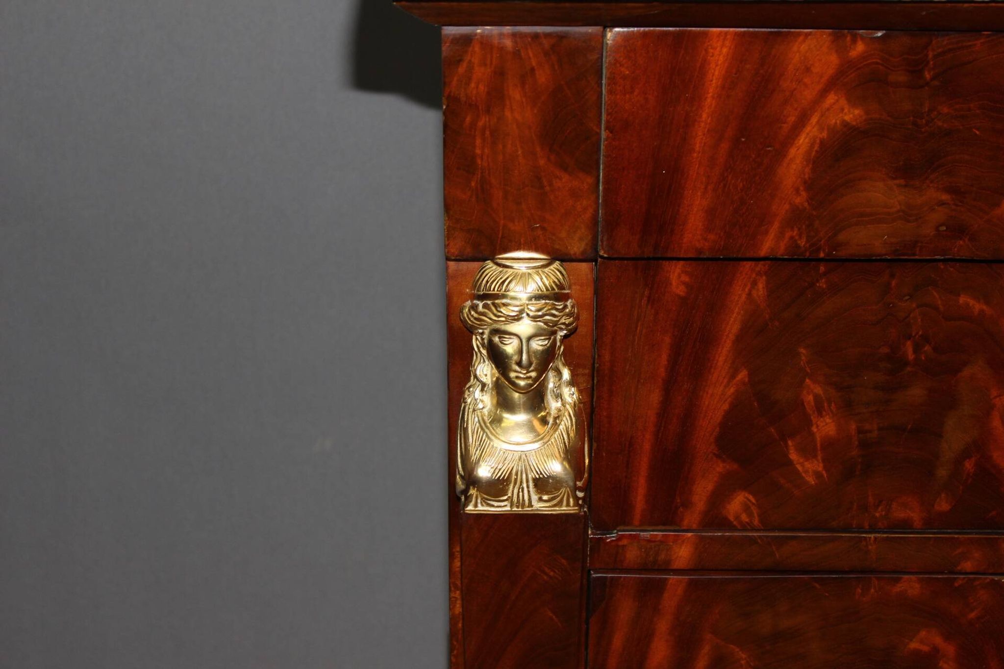 Return from Egypt chest of drawers in mahogany, early 19th century