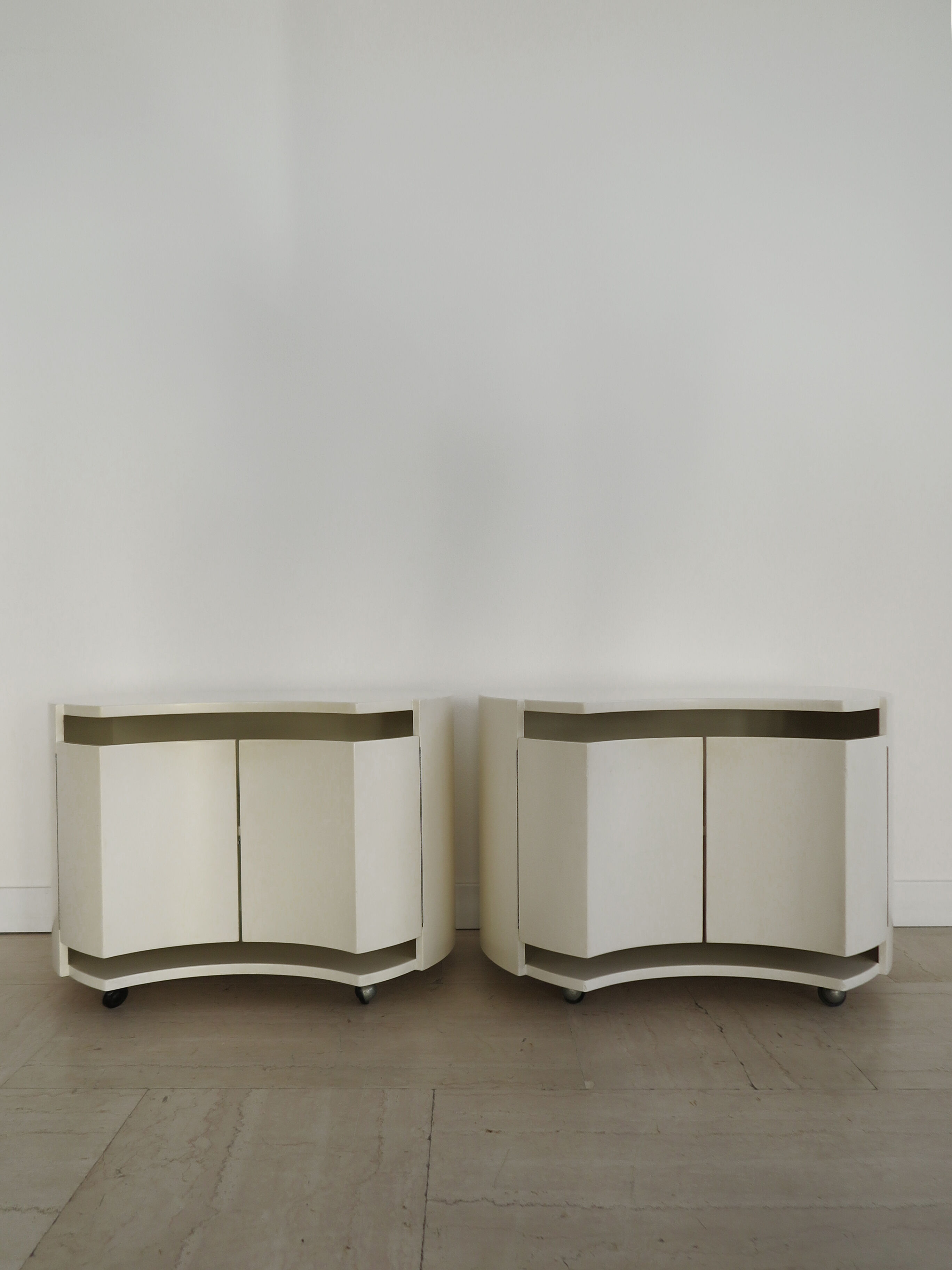 Simon Gavina Italian white lacquered wood  nigthstands, 1970s