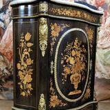 Boulle furniture with a curved shape from the Napoleonic III era in lacquered wood and marquetry.