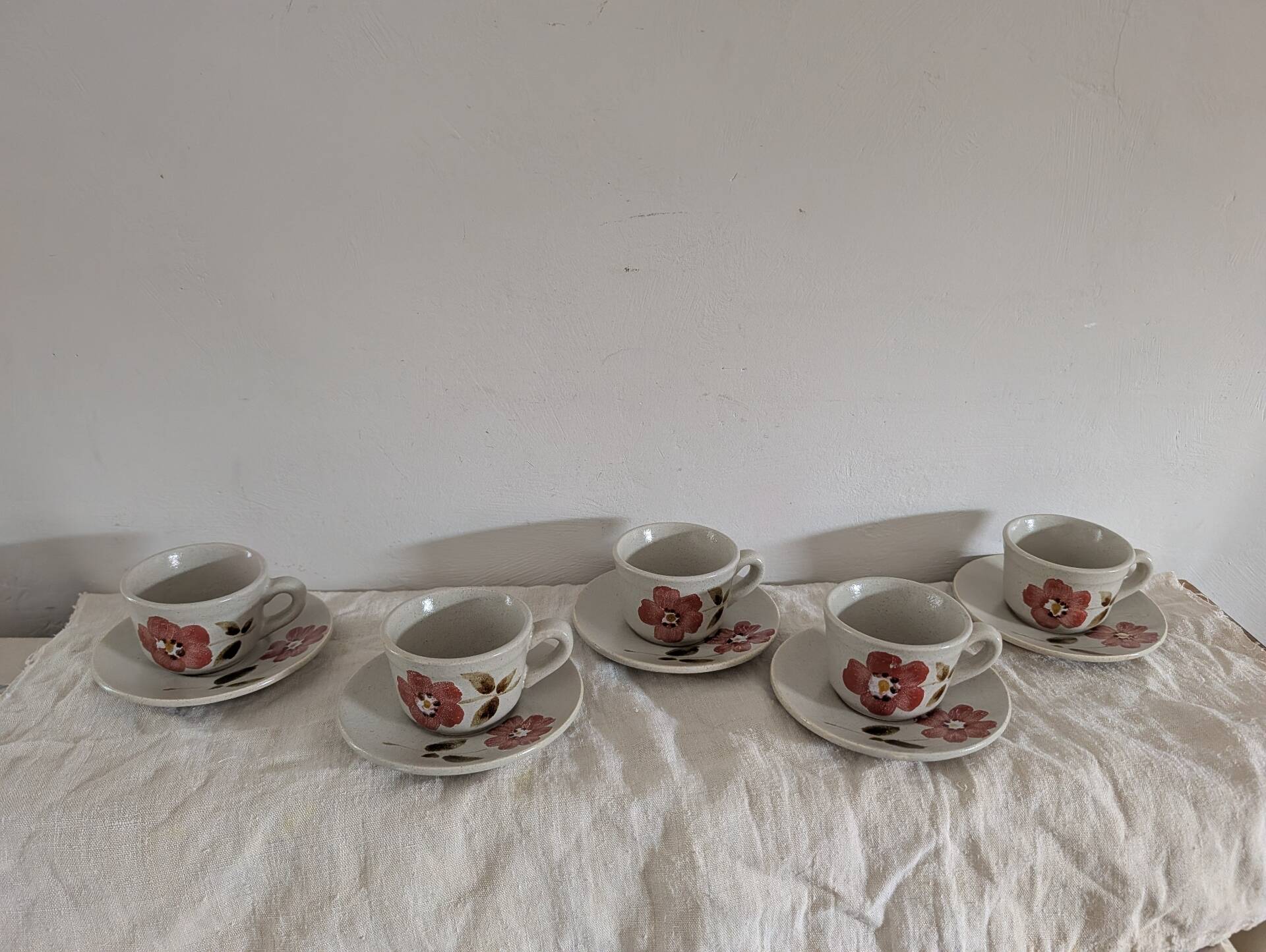 Saint-Amand Camélia, mid-20th century – 5 hand-painted cups