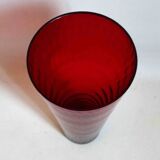 Ruby red glass vase with honeycomb effect from the 50s Height 35.3 cm