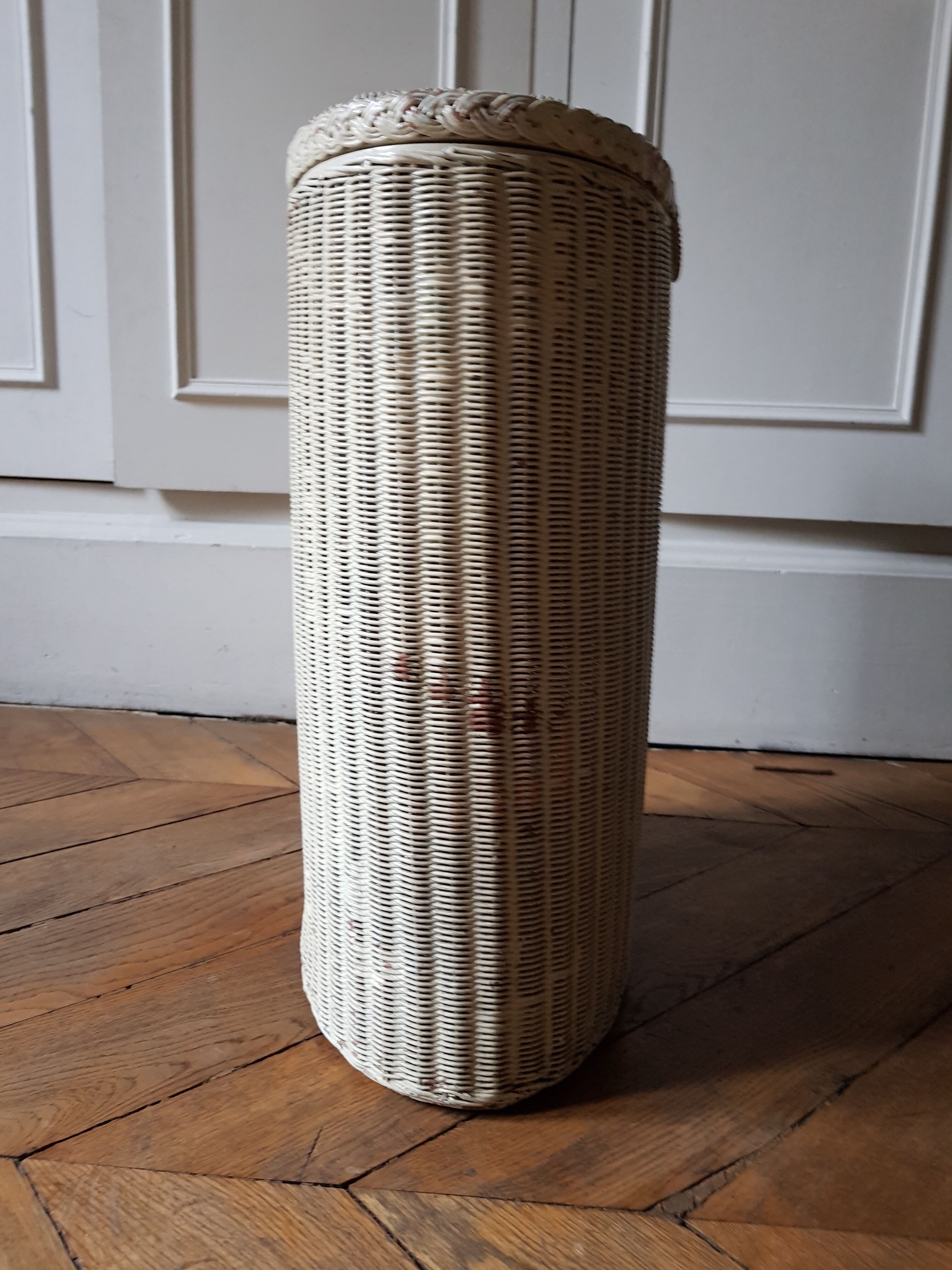 White lacquered wicker laundry box