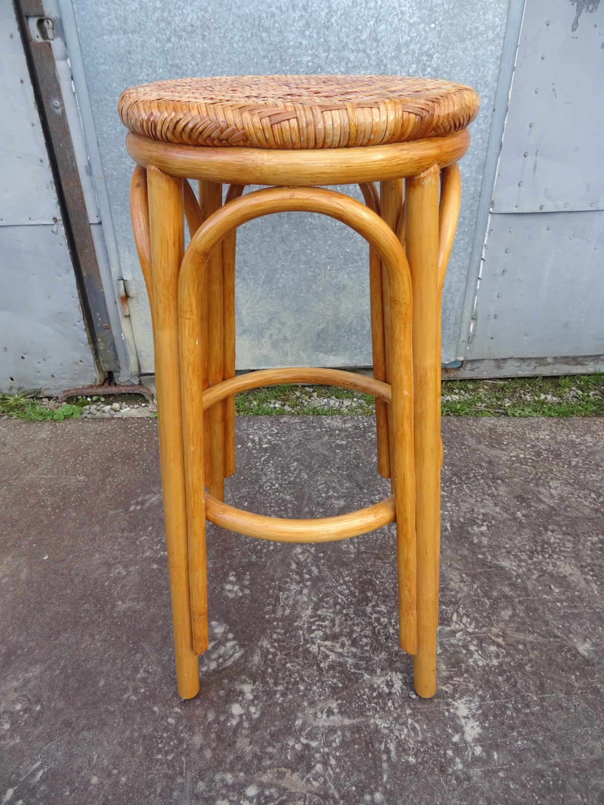 High bar stool in woven rattan