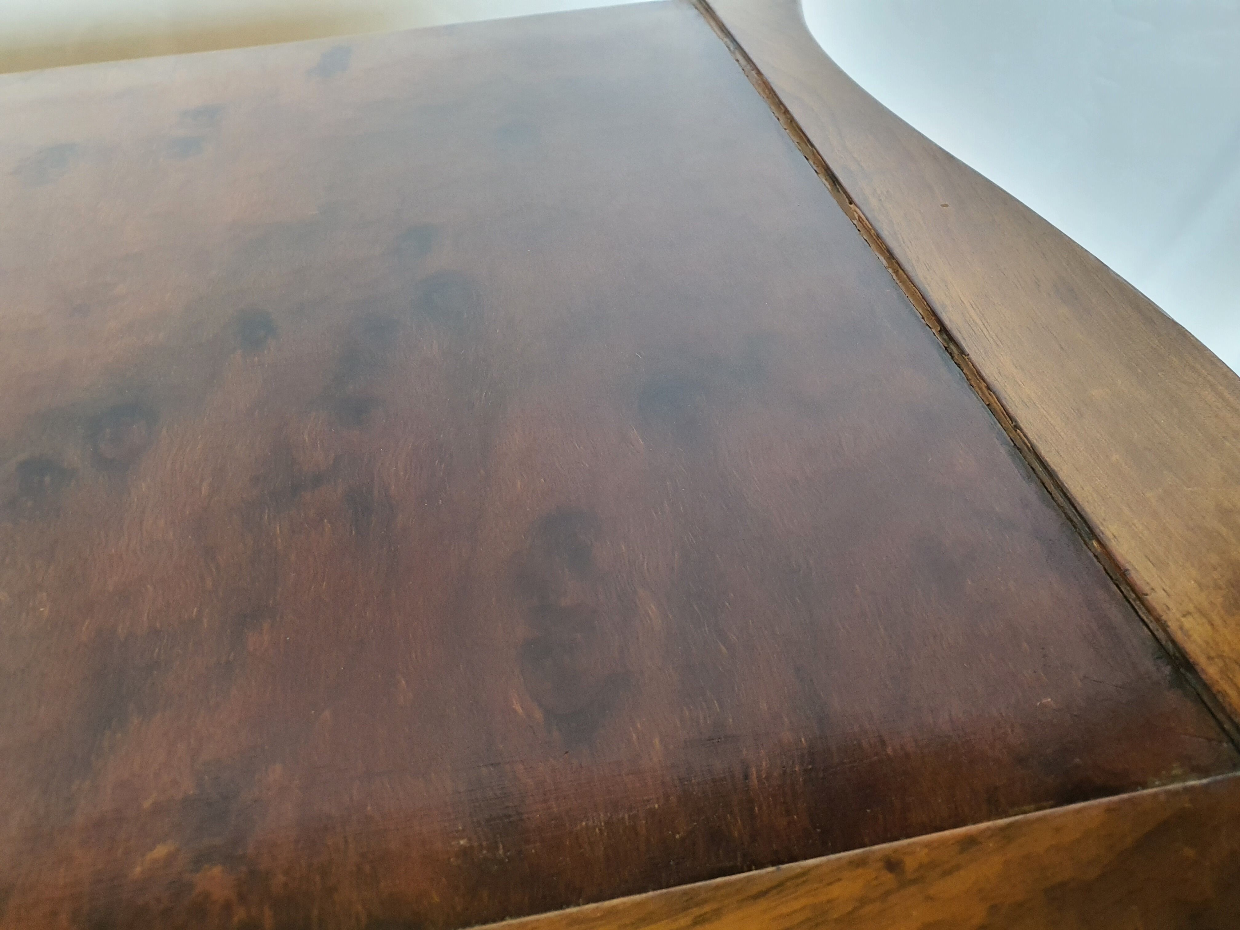 Art Decò Sideboard in Walnut