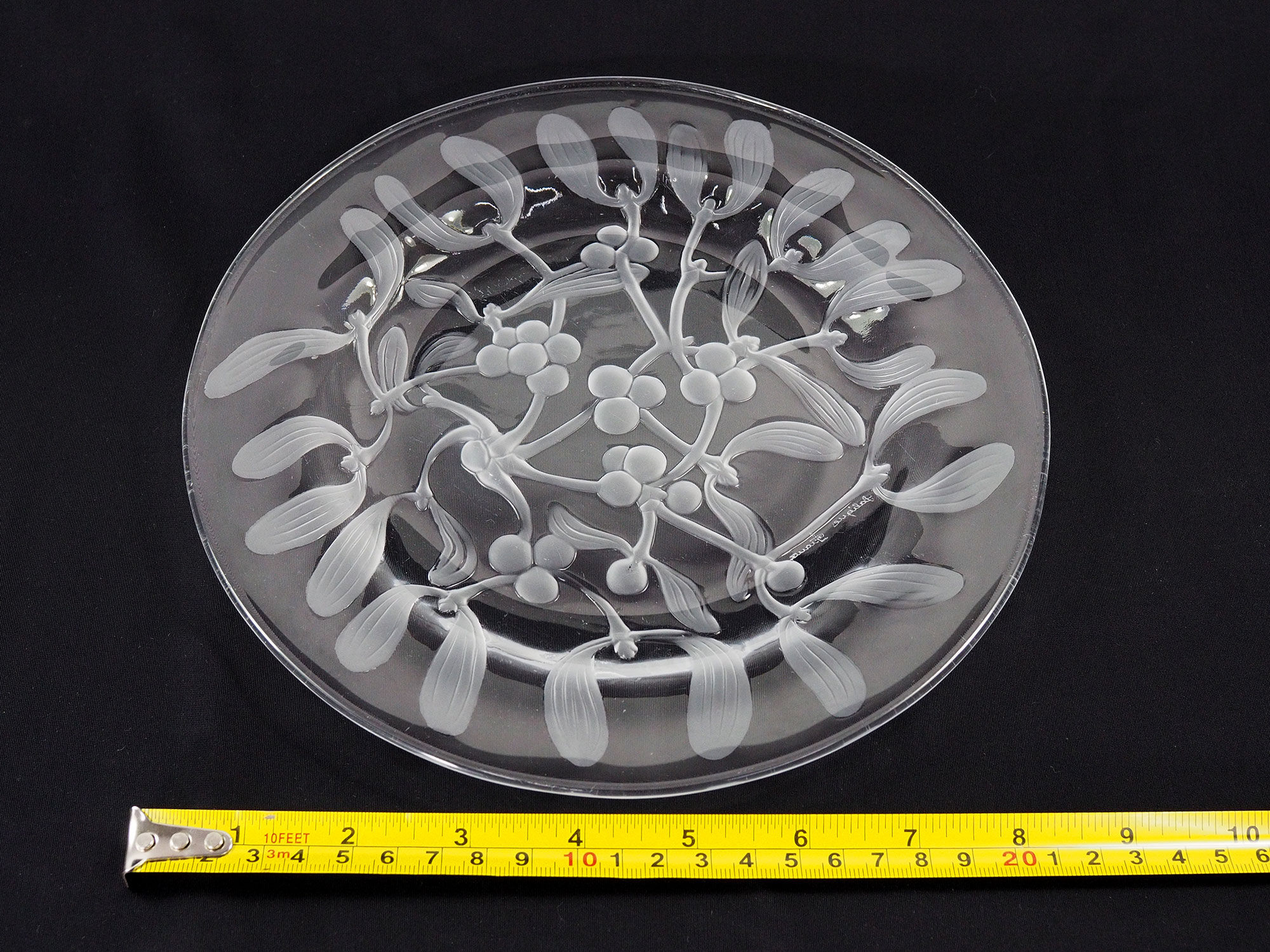 Crystal plate Gui Lalique pattern