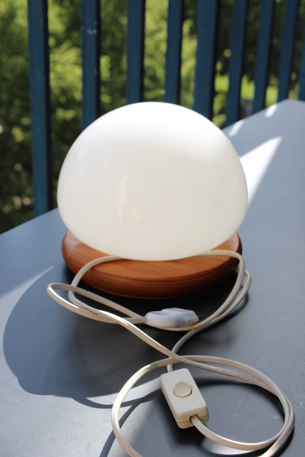 Lampe champignon en opaline et bois, années 80