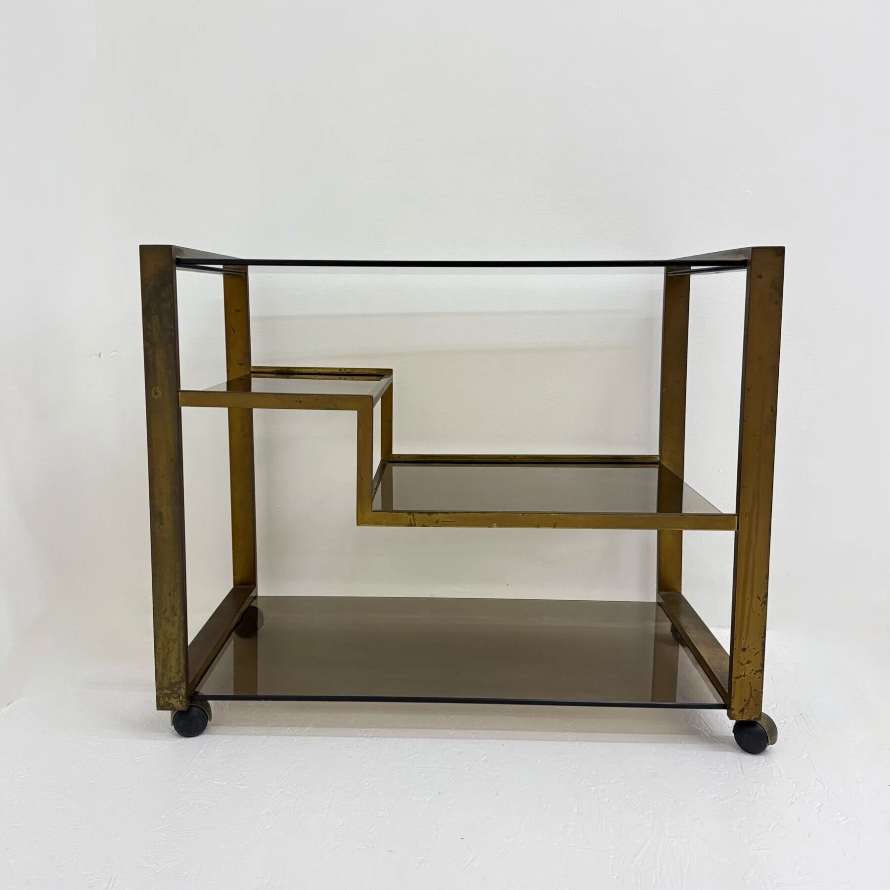 Chariot de bar en laiton des années 50 avec verre fumé, années 70