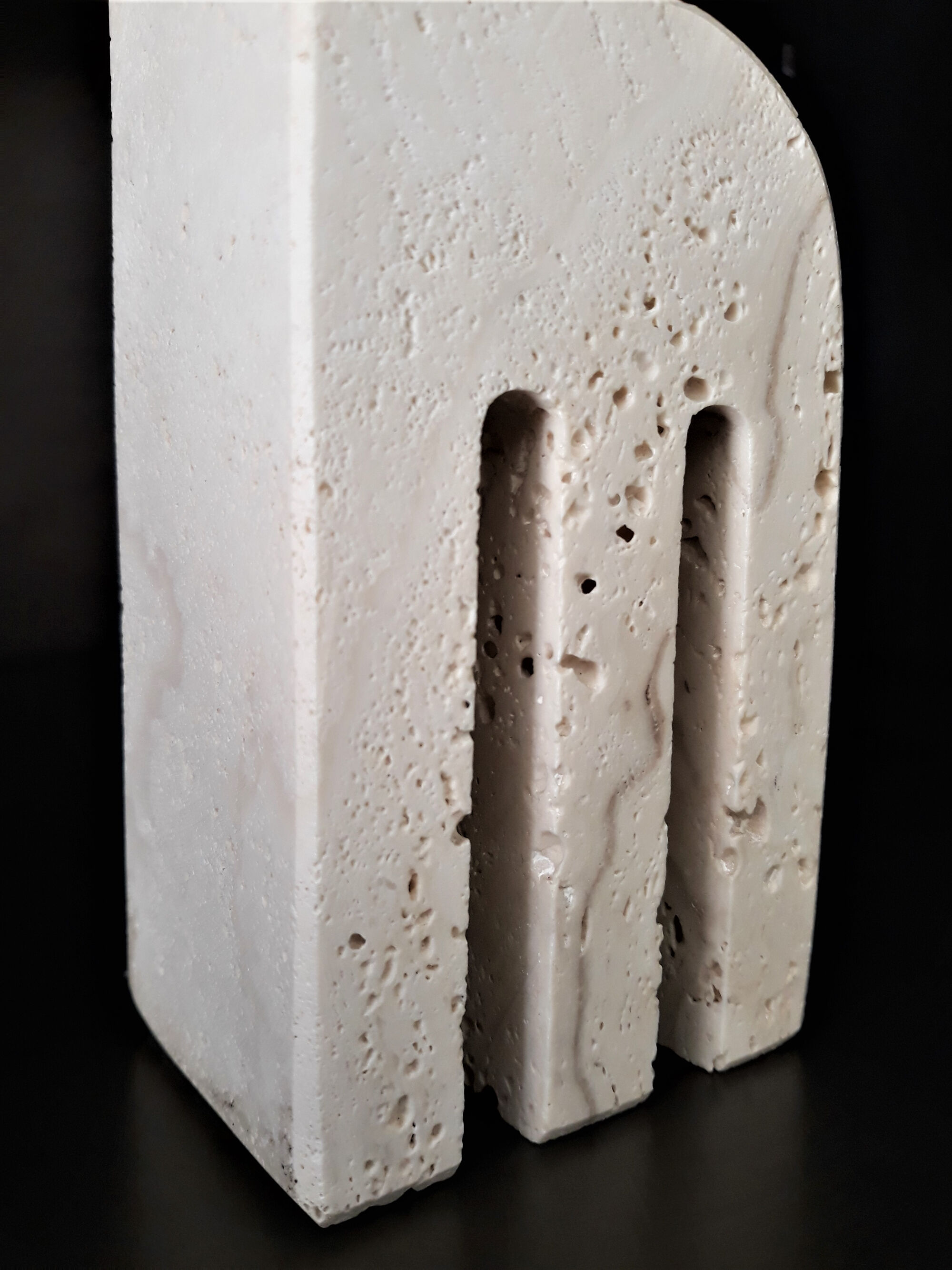 Pair of travertine bookends Fratelli Mannelli, 1970