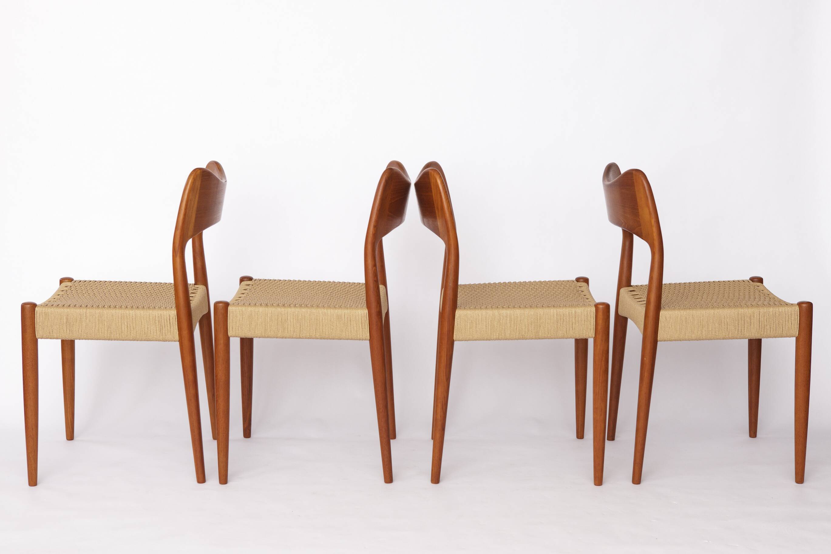 Ensemble de 4 chaises de salle à manger danoises par Arne Hovmand-Olsen pour Mogens Kold, années 1960.