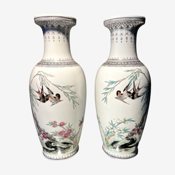 Pair of baluster vases with bird decoration in chinese porcelain