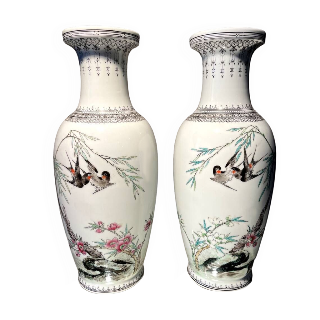 Paire De Vases Chinois En Porcelaine - Décor Oiseaux Et Fleurs - Hauteur 26 Cm - Style Décoratif
