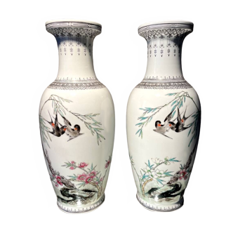 Pair of baluster vases with bird decoration in chinese porcelain
