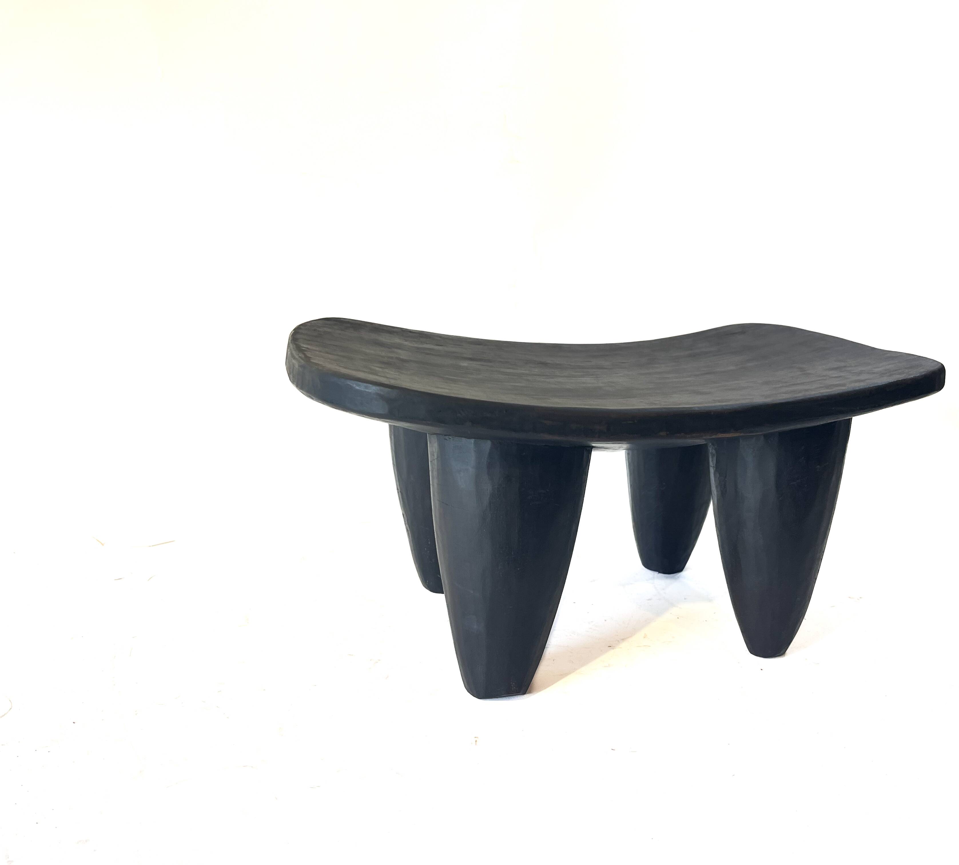 Tabouret Senoufo en bois noir, Côte d'Ivoire