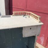Confectioner's counter