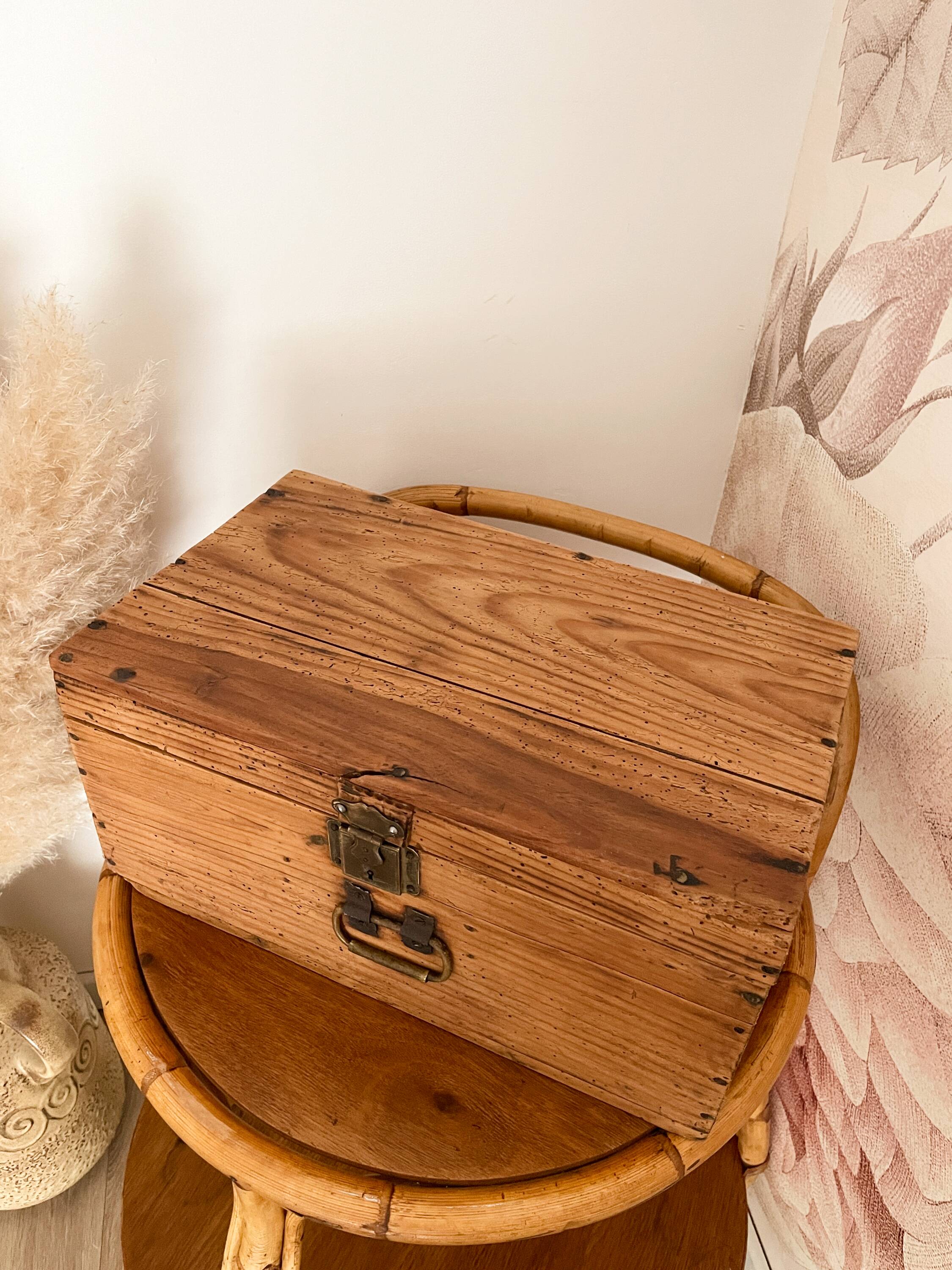 Antique solid pine chest - 41 x 25 x 20