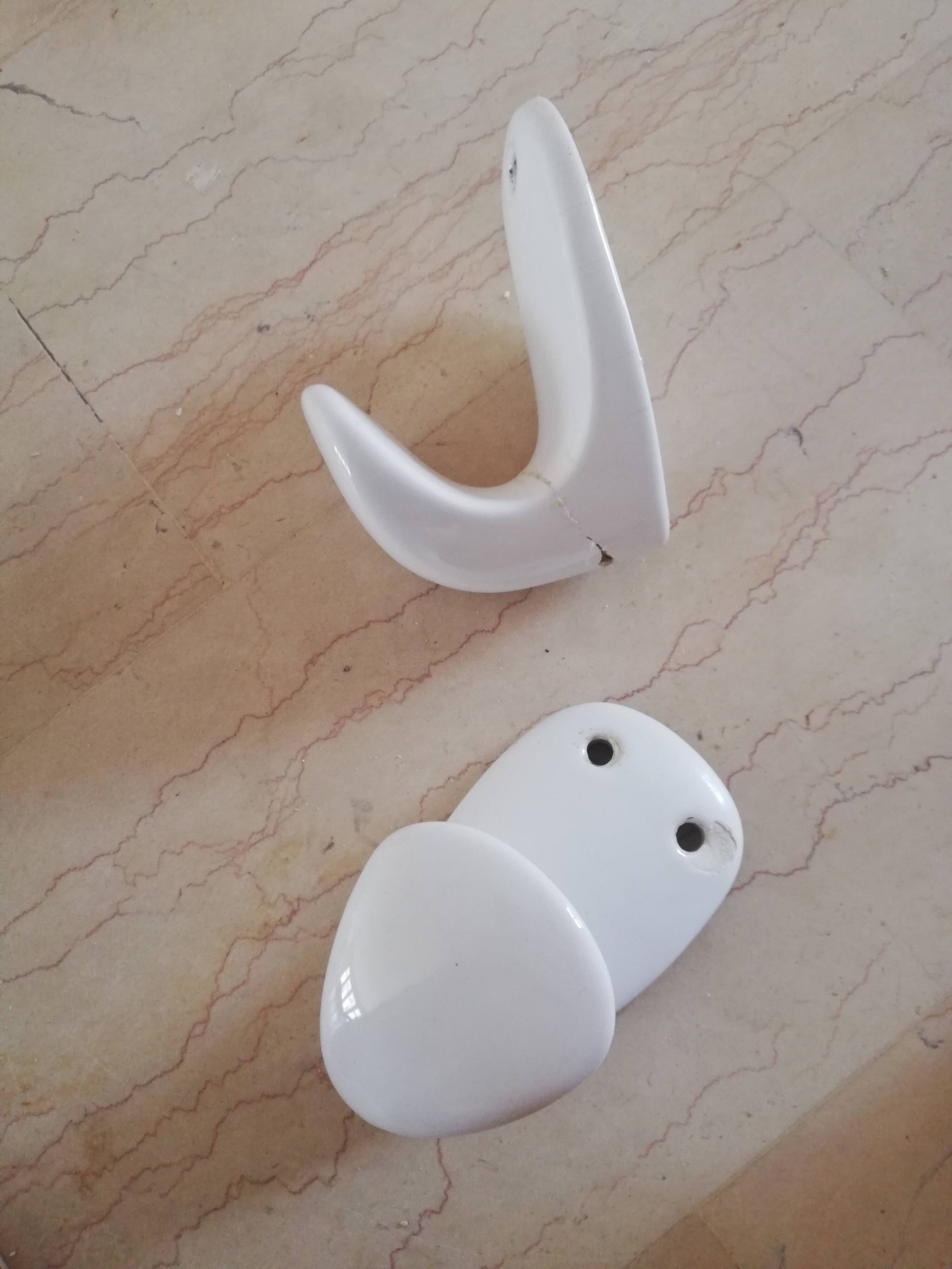 Patères en porcelaine émaillée