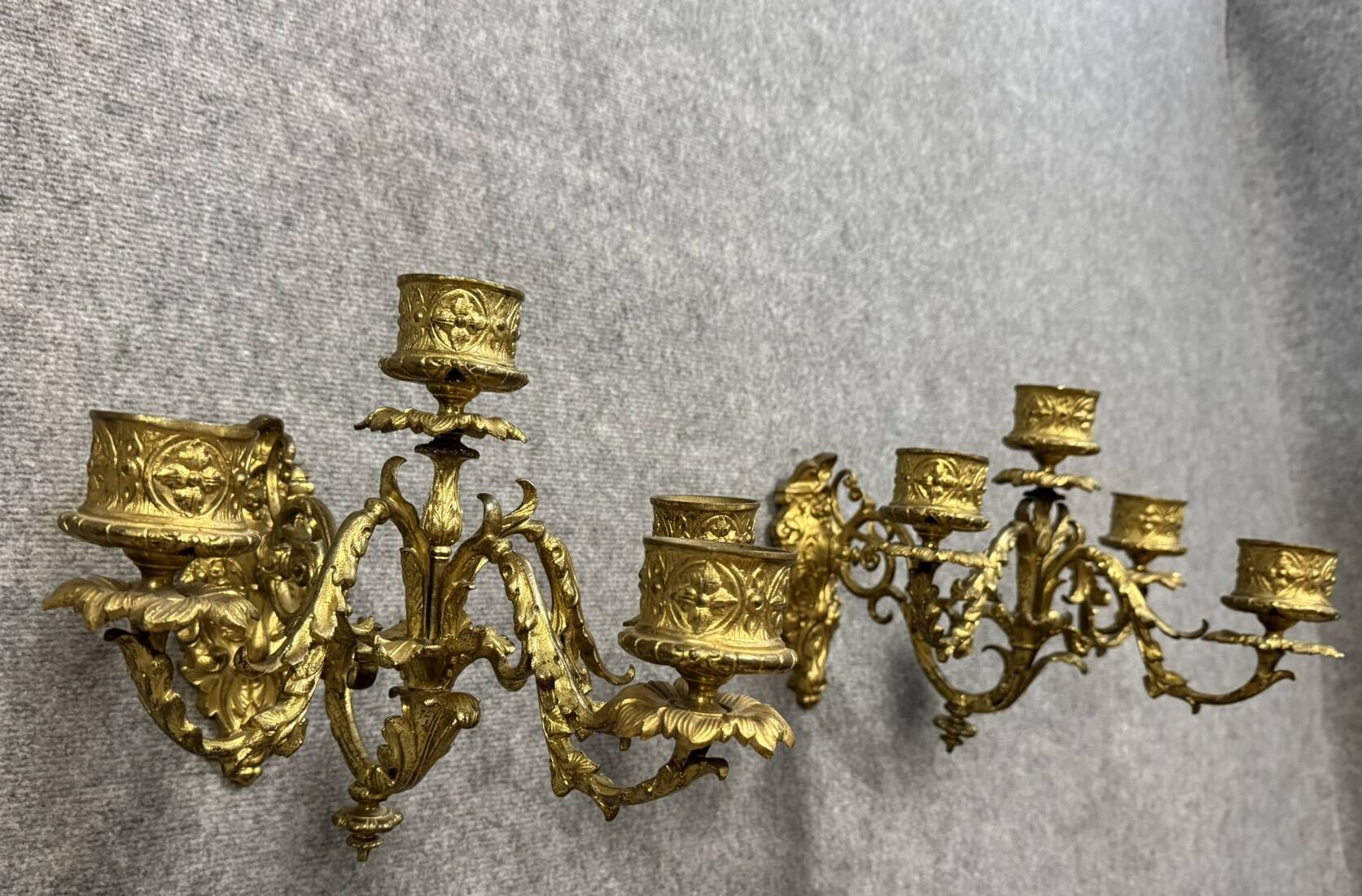 Important pair of Louis XV style bronze wall lights