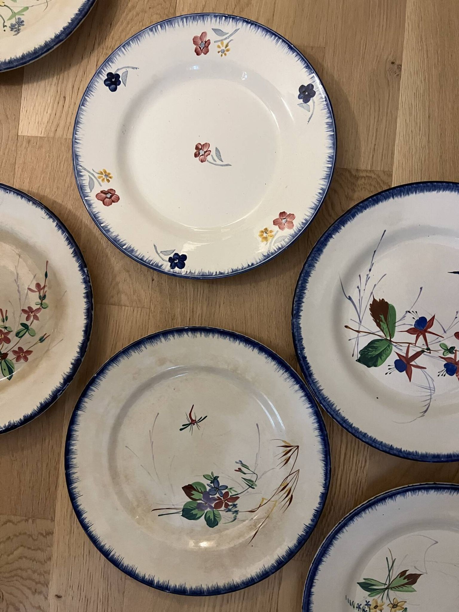 8 assiettes anciennes en faïence HB Choisy-le-Roi.