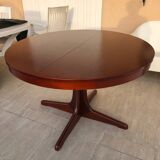 Baumann extendable round table