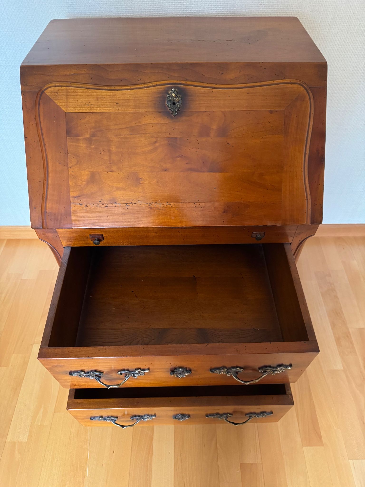 Secretary with drop-down front, signed Jean Laick, master cabinetmaker, cherry wood.