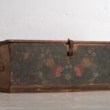 Malle ancienne verte avec détails floraux, c.1920