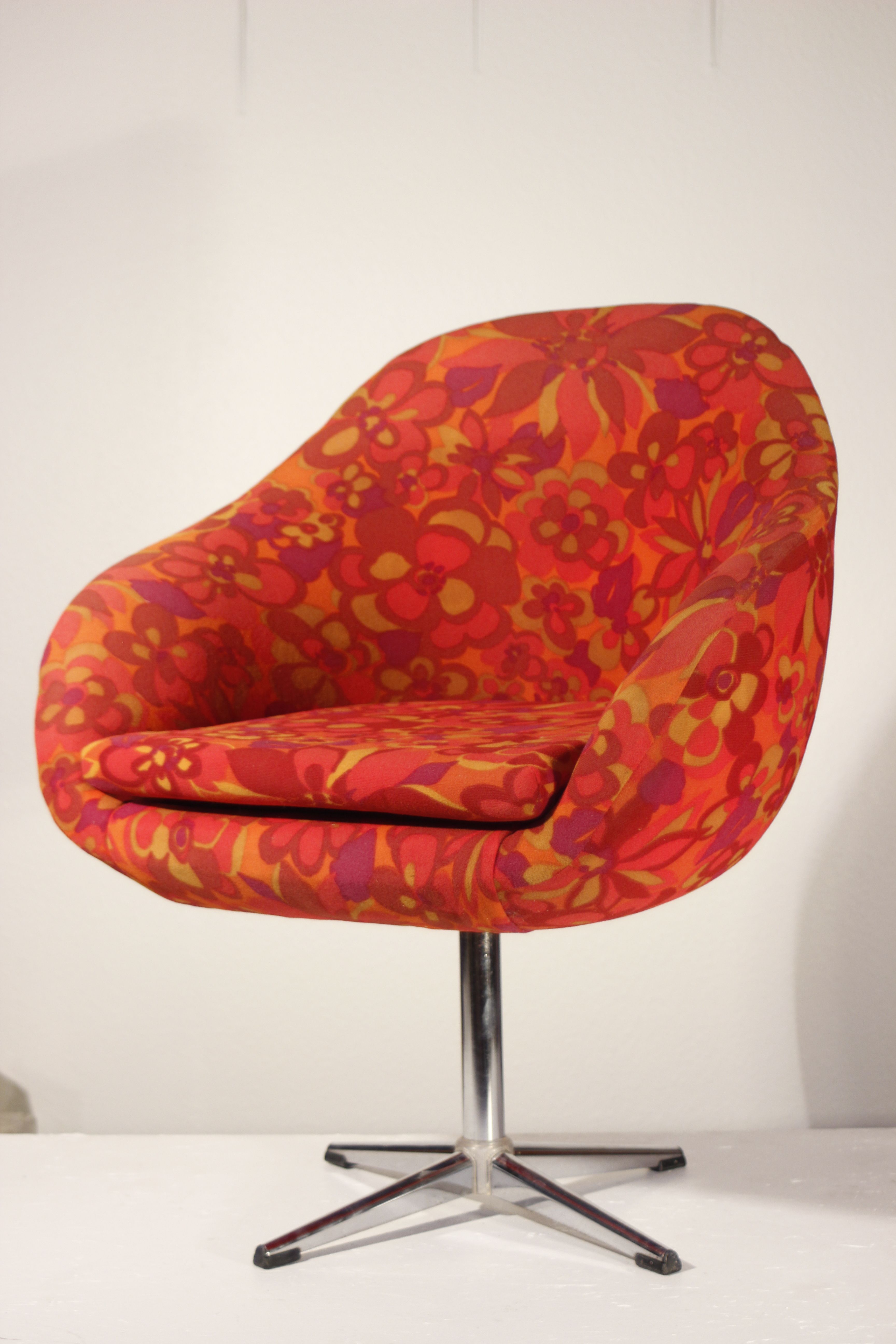 Vintage hull chair, multi-coloured floral fabric, Germany 1970s